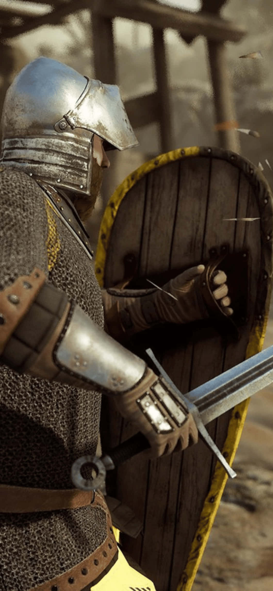 iPhone Xs Mordhau 桌布 壁紙 — 一位身穿鎖子甲和頭盔的中世紀騎士，在塵土飛揚的戰場上，箭矢飛過，他緊握木盾和劍。