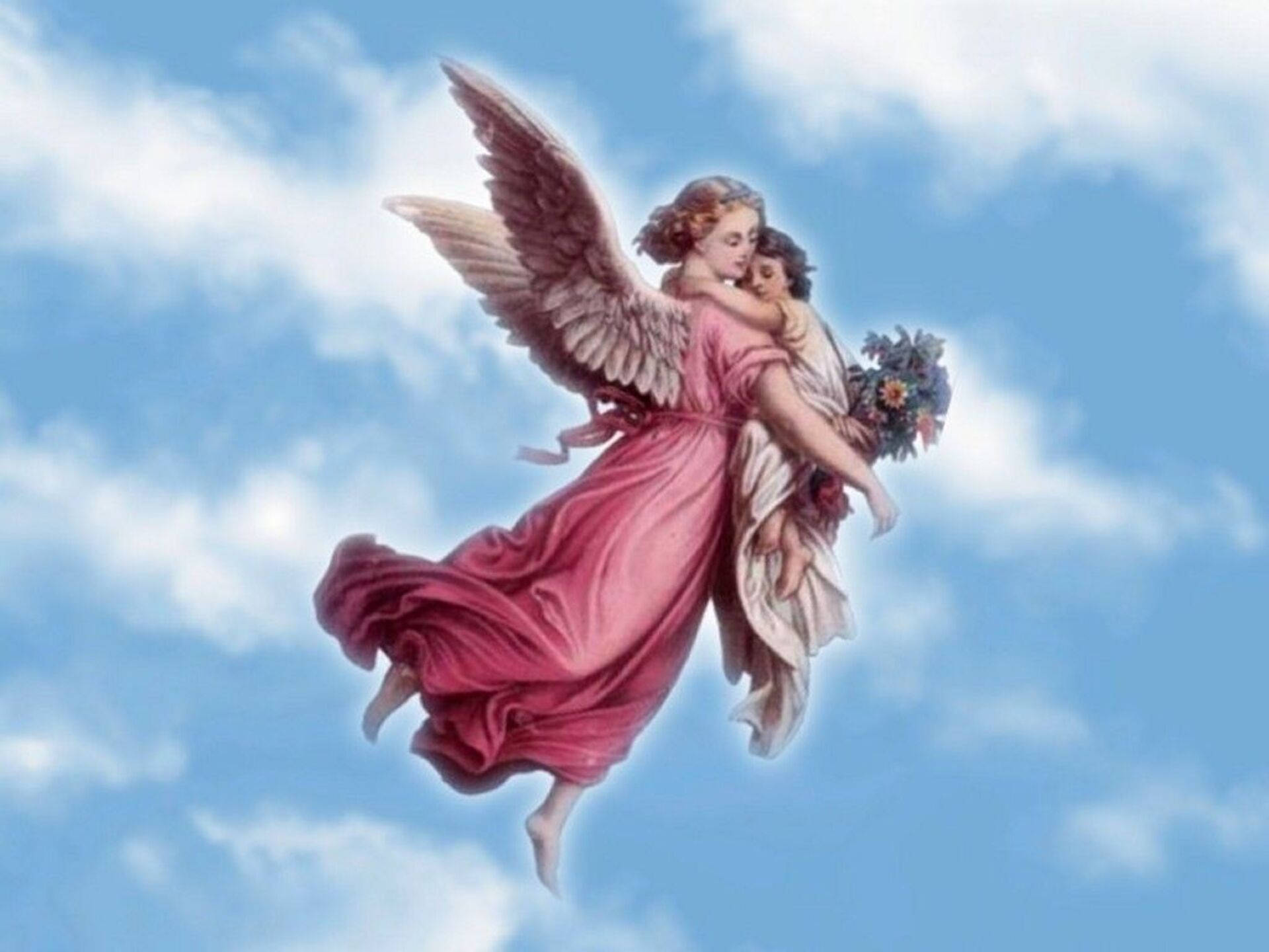 angels 桌布 壁紙 — 一位身穿飄逸粉紅長袍的天使，手持花束，在藍天白雲下擁抱著一個孩子。