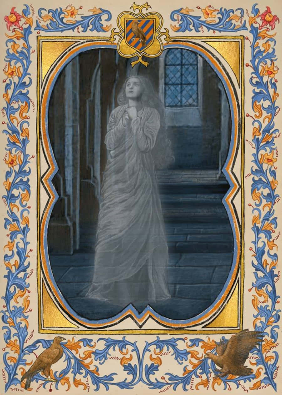 The Hogwarts Ghosts 桌布 壁紙 — 一位身穿飄逸長袍的幽靈女子，站在由華麗藍金中世紀邊框藝術框住的石頭走廊中。