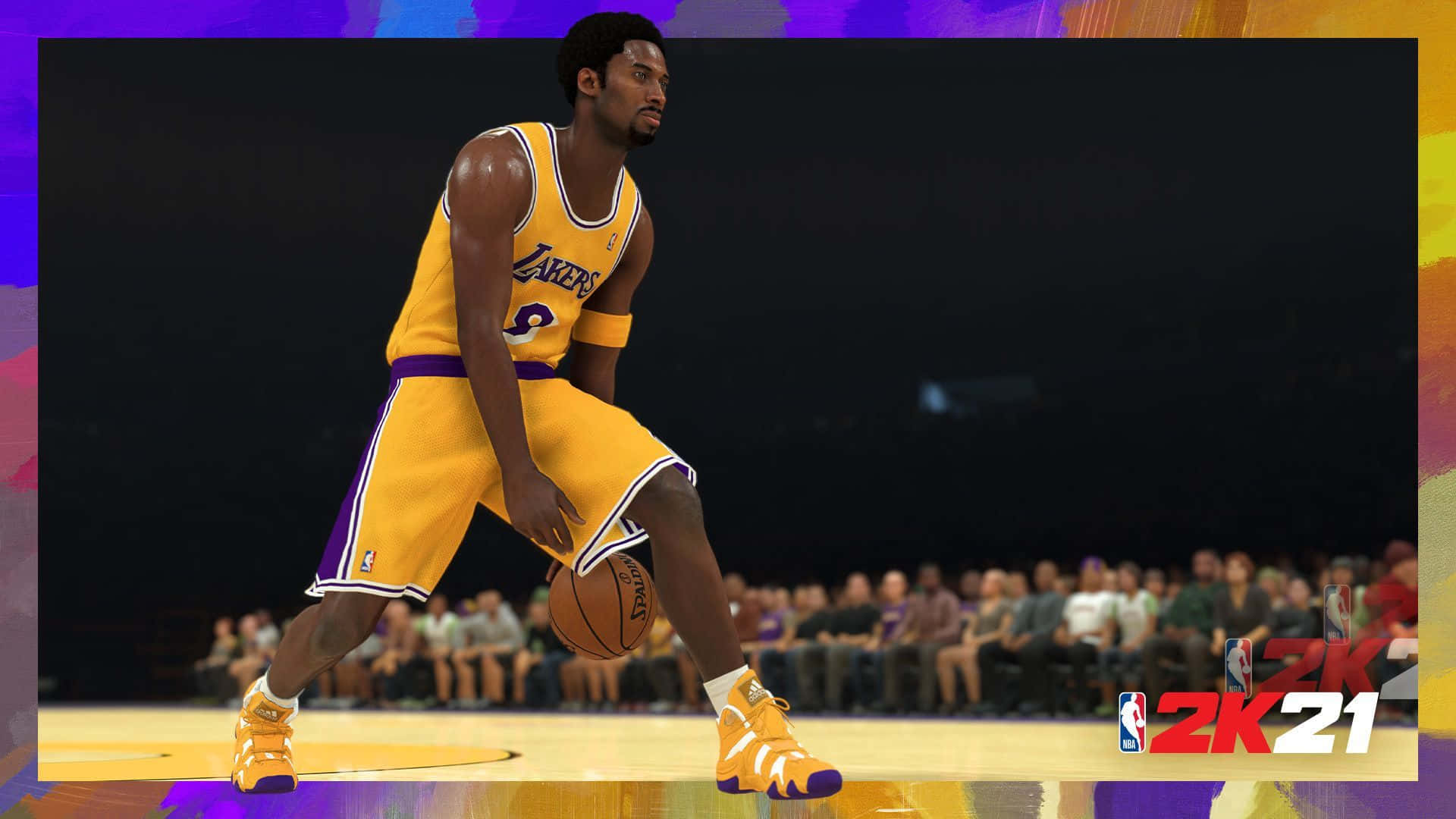 NBA 2k21 桌布 壁紙 — 一位身穿黃色湖人球衣的籃球運動員在明亮的場館燈光下，背景是模糊的人群，在球場上運球。
