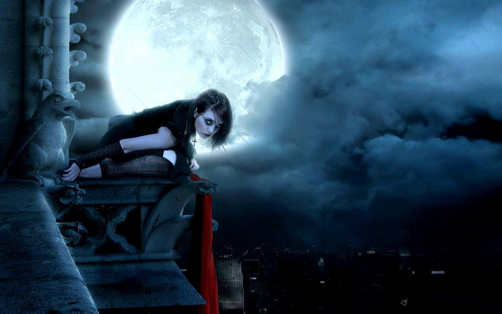 Dark Vampire 桌布 壁紙 — 一位身穿黑色的哥德式女性在暴風雨夜空中，倚靠著石欄杆，下方是一輪巨大的發光月亮。