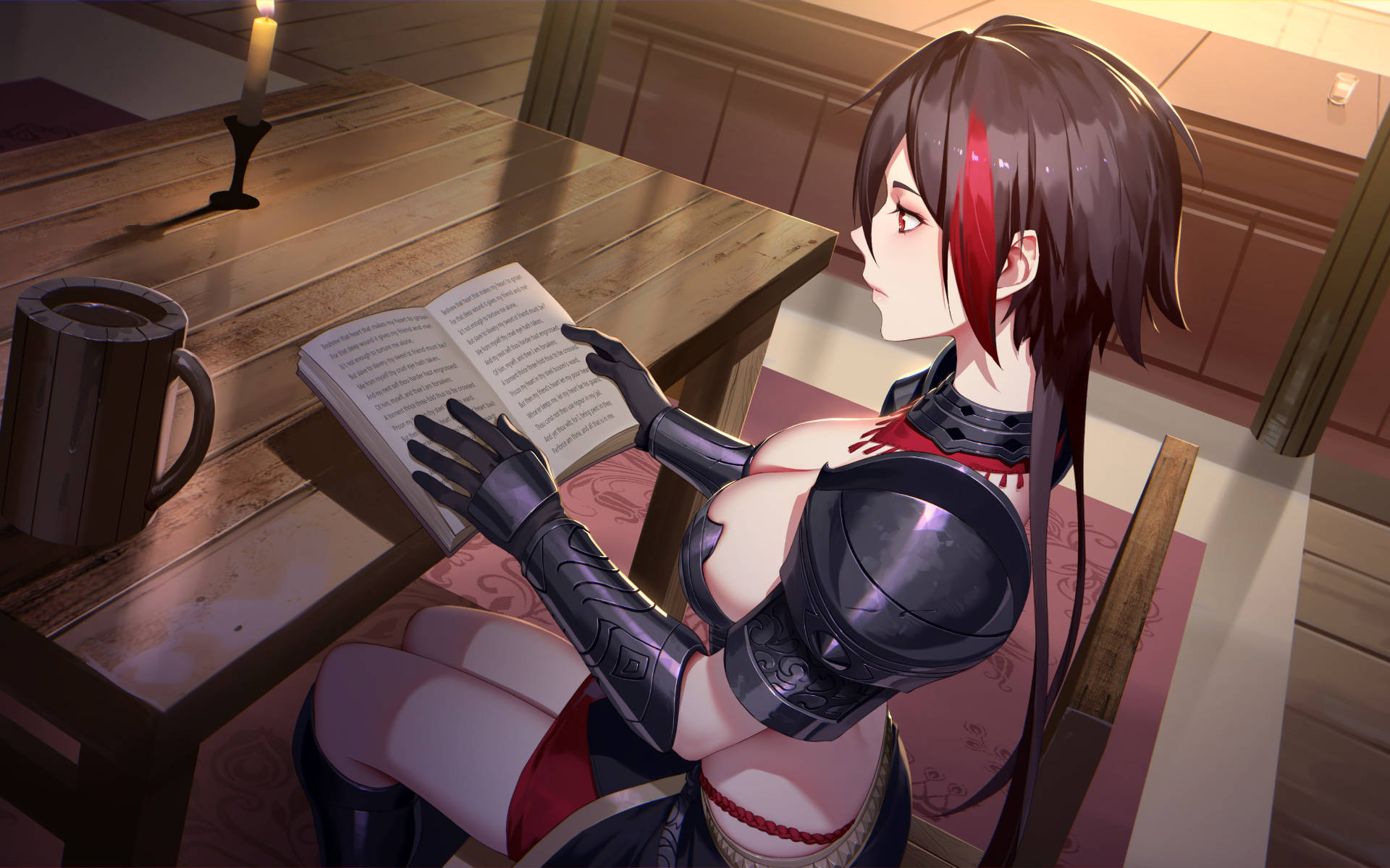 Reading 桌布 壁紙 — 一位身穿黑色盔甲的女騎士在舒適的房間裡，在燭光下於木桌上閱讀一本書。