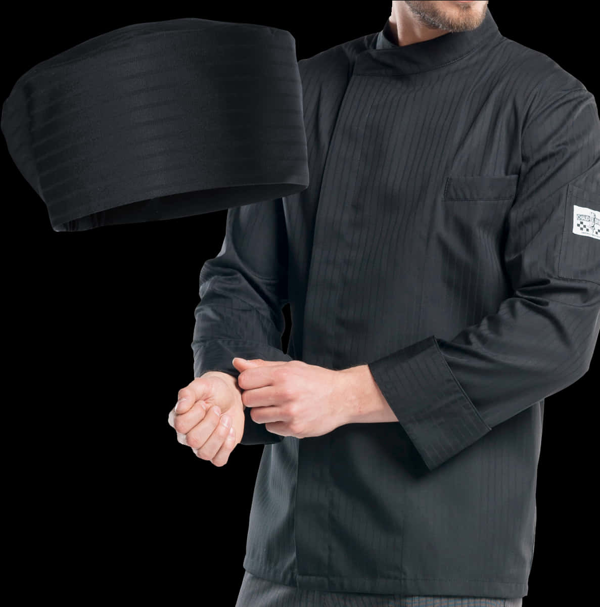 Chef 桌布 壁紙 — 一位身穿黑色細條紋制服的主廚，在純黑背景下調整袖口，同時拿著相配的廚師帽。
