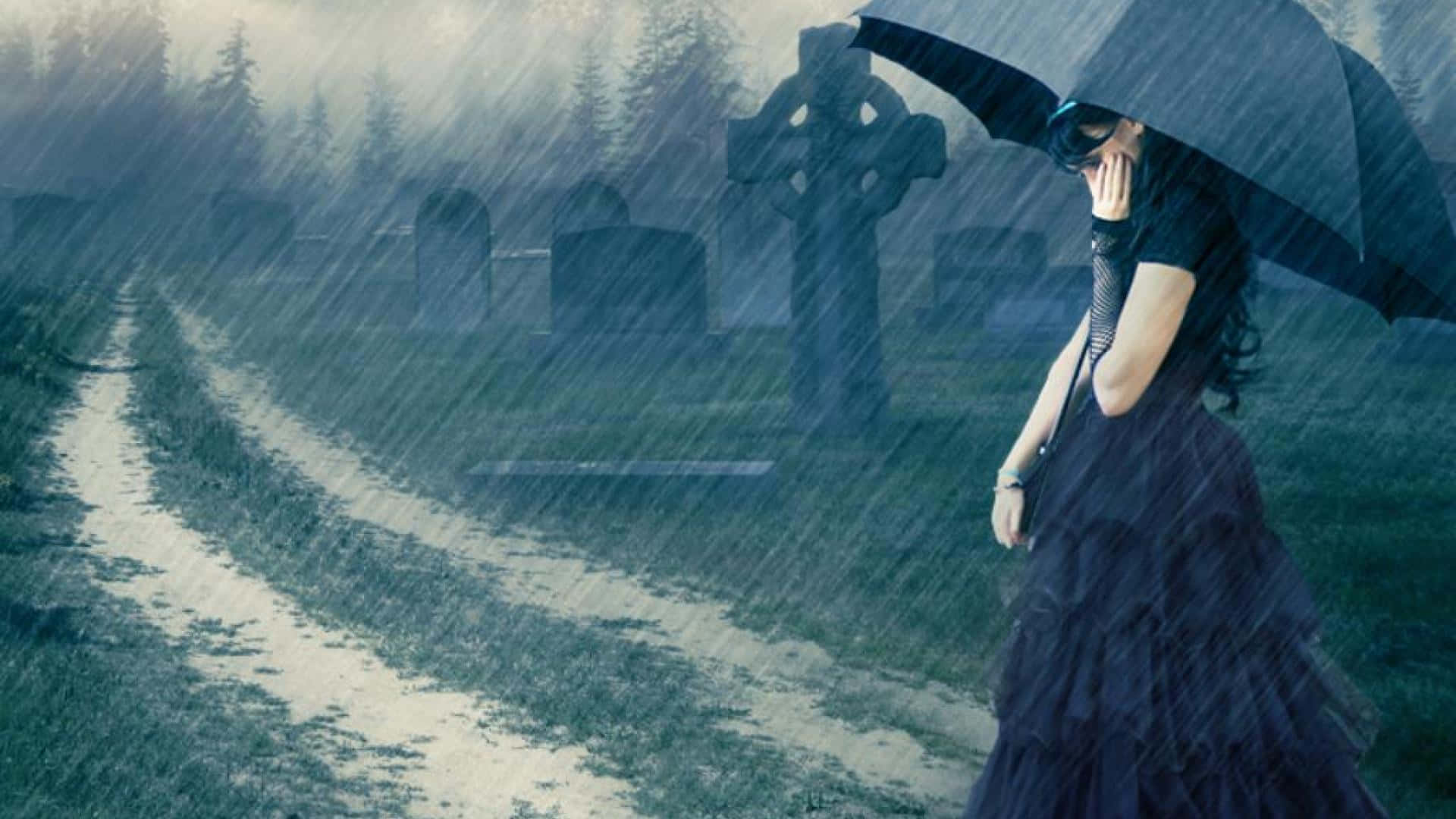 Umbrella 桌布 壁紙 — 一位身穿黑色連衣裙的孤獨女子撐著傘，走過霧氣瀰漫、雨水浸濕的墓地，周圍是石製十字架。