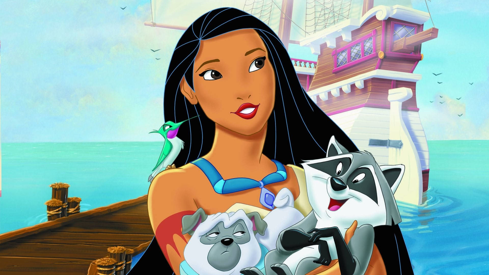 Pocahontas 桌布 壁紙 — 一位迪士尼動畫女主角，長長的黑髮，站在碼頭上，抱著兩隻動物，一隻蜂鳥棲息在她肩上，背景有一艘海盜船。