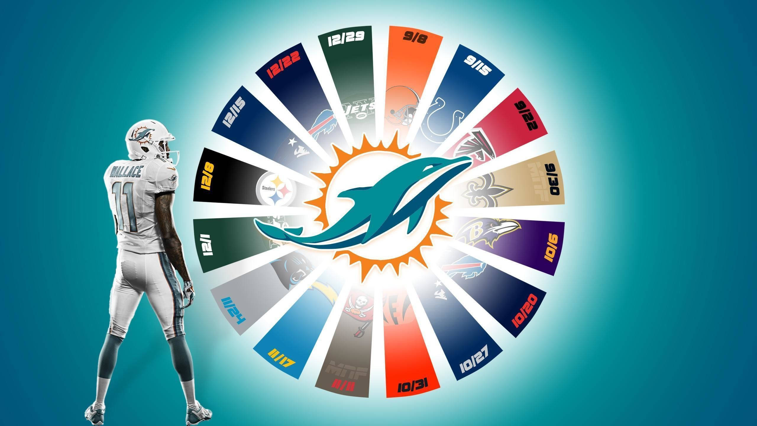 dolphins 桌布 壁紙 — 一位邁阿密海豚隊美式足球員站在發光的圓形圖形前，該圖形在青綠色漸變背景上顯示NFL球隊標誌和日期。