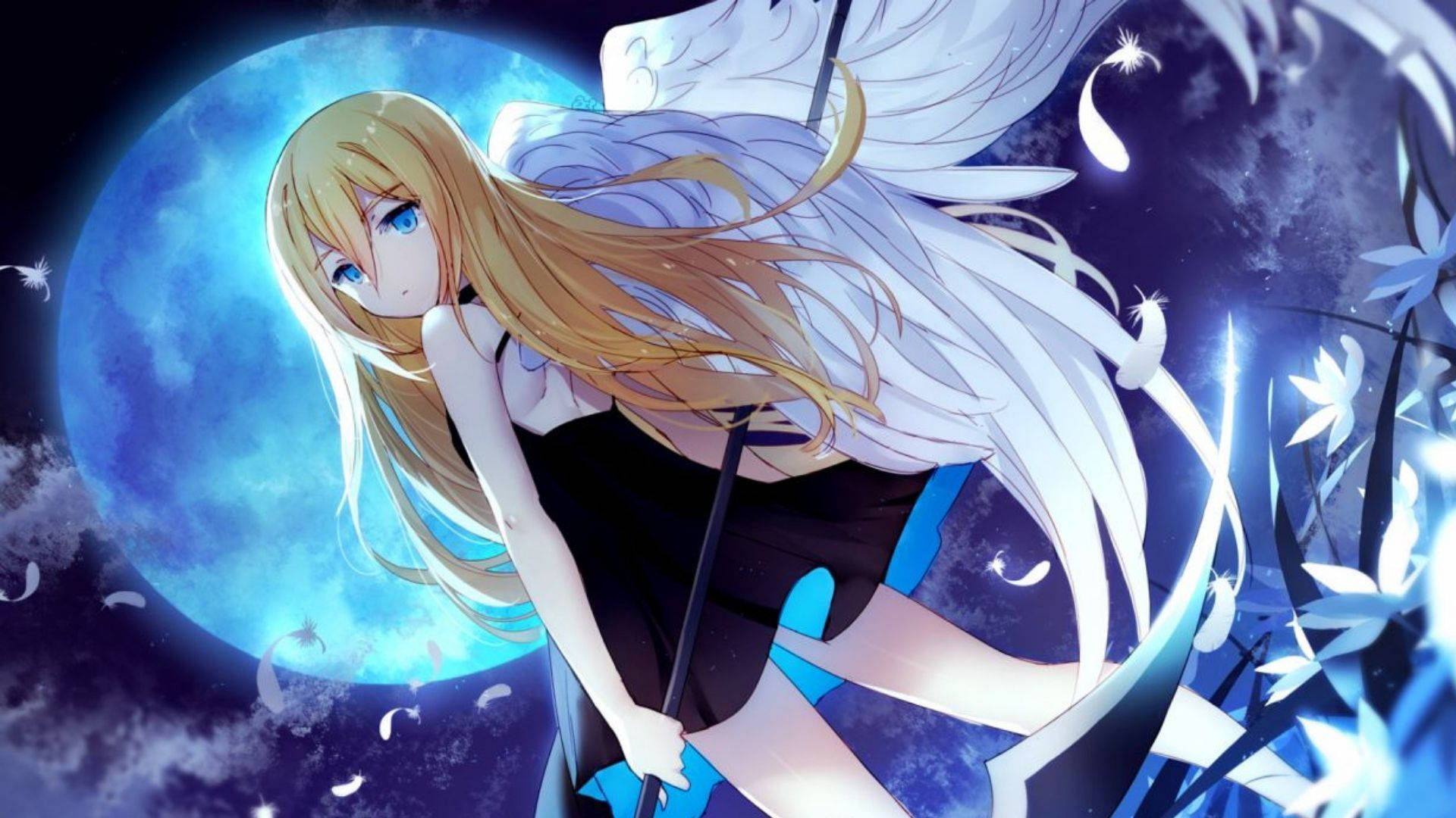 angels 桌布 壁紙 — 一位金髮動漫女孩，擁有白色翅膀，站在發光的藍色月亮前，周圍環繞著發光的花朵和漂浮的花瓣。