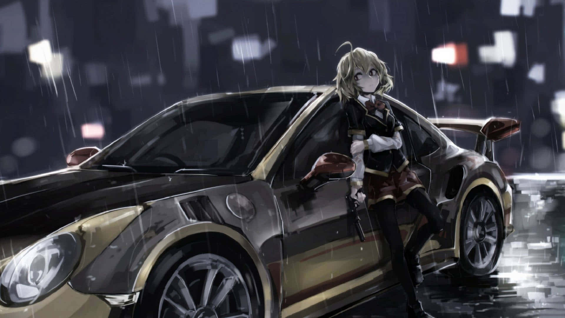 動漫車 桌布 壁紙 — 一位金髮動漫女孩在雨夜的城市燈光下靠在一輛時尚的黑色金色跑車上。