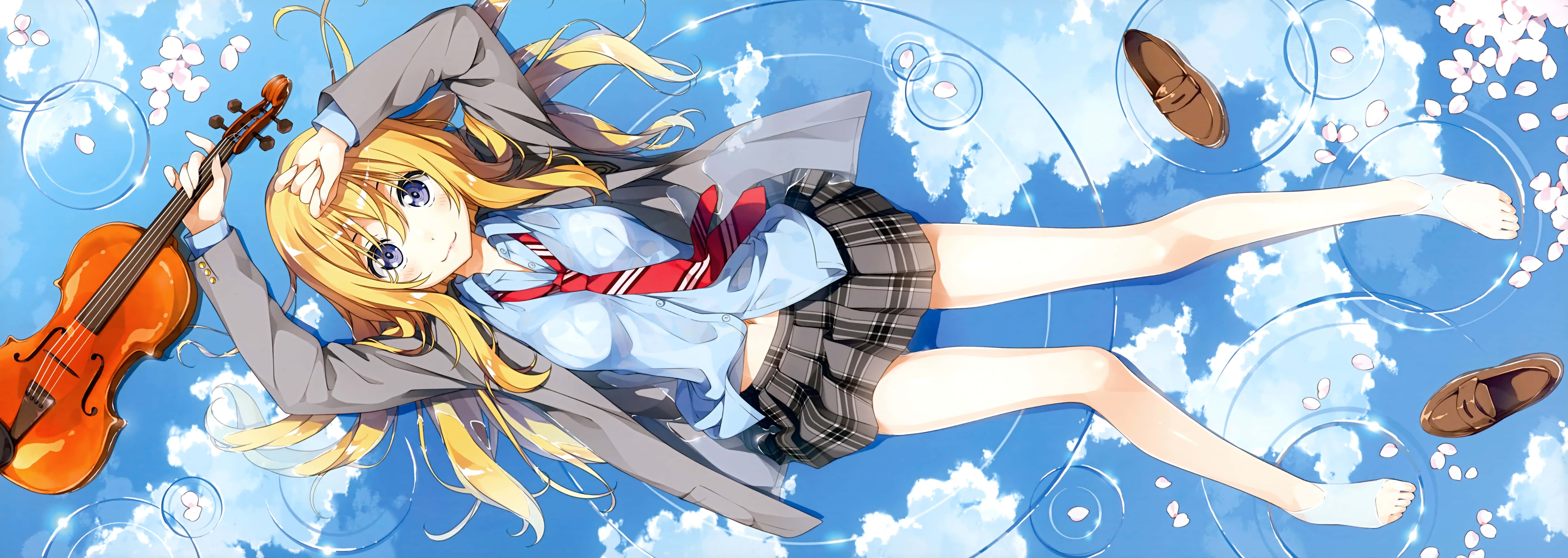 Your Lie In April 桌布 壁紙 — 一位金髮動漫女孩穿著校服漂浮在雲層中，手持小提琴，櫻花和鞋子在她周圍飄浮。