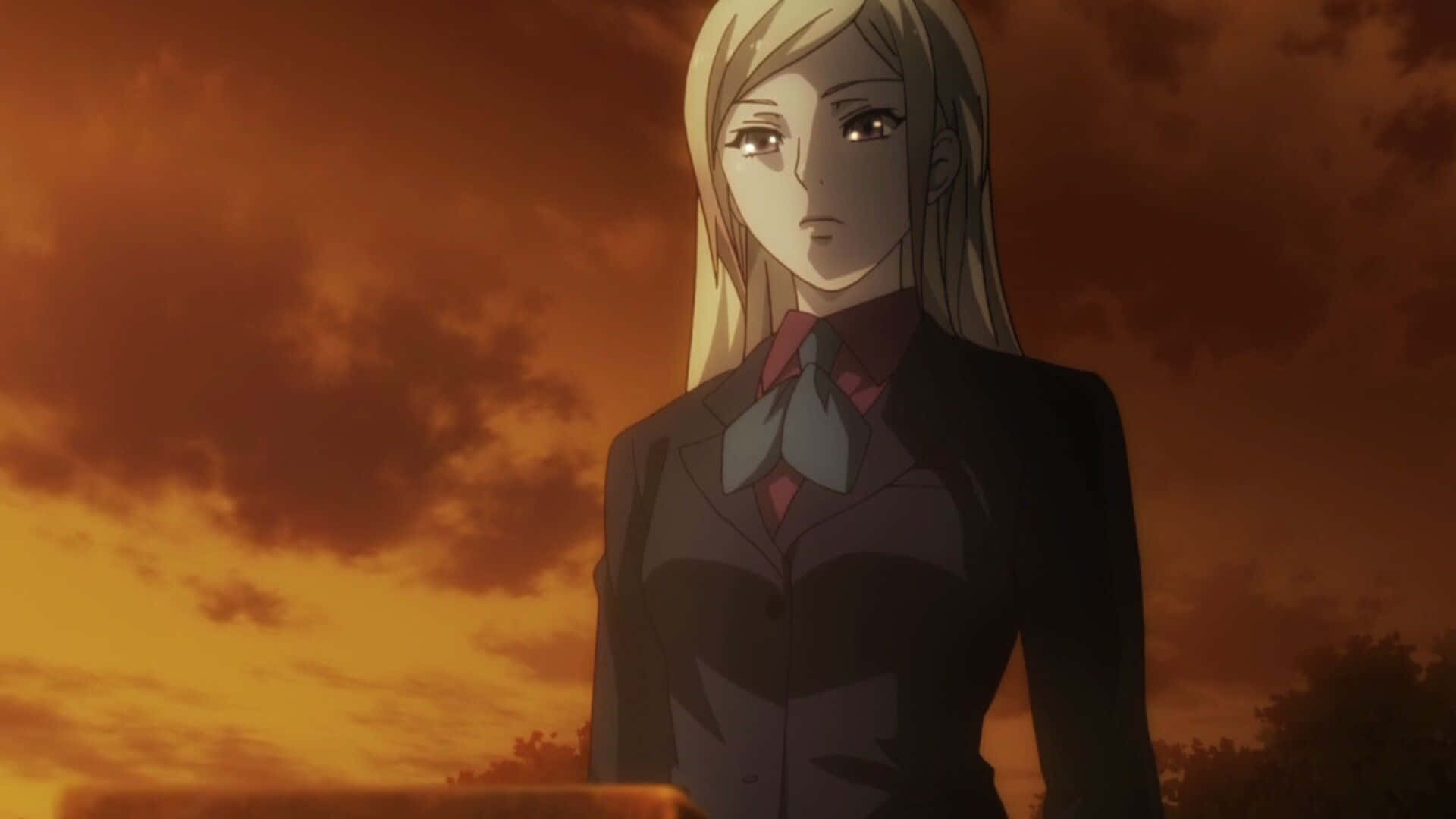 Kureo Mado 桌布 壁紙 — 一位金髮動漫女孩穿著深色西裝，在火紅的橙色夕陽天空下莊嚴地站立。