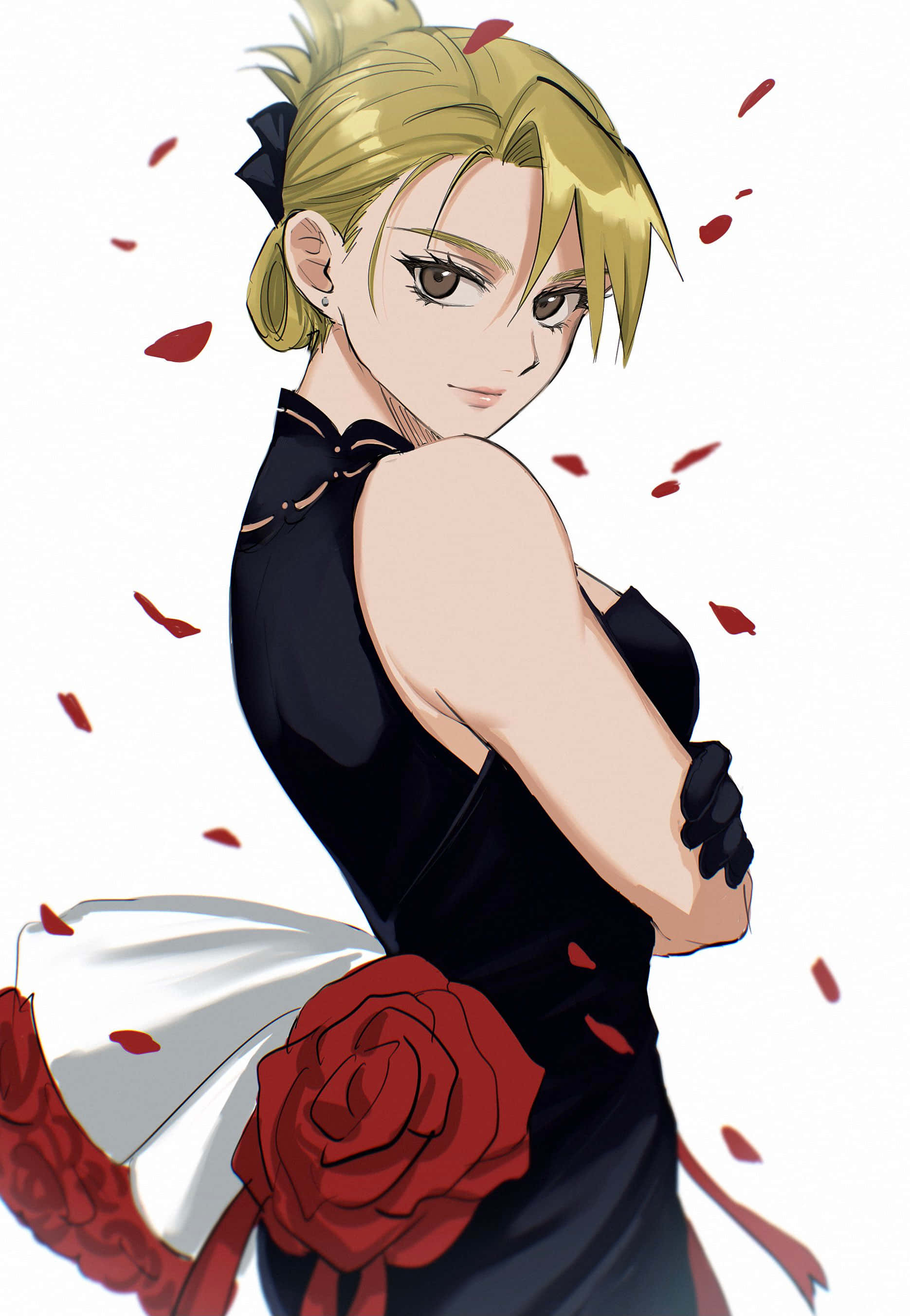 Riza Hawkeye 桌布 壁紙 — 一位金髮動漫女性穿著黑色連衣裙，紅色玫瑰花瓣在她周圍旋轉，背景為白色。