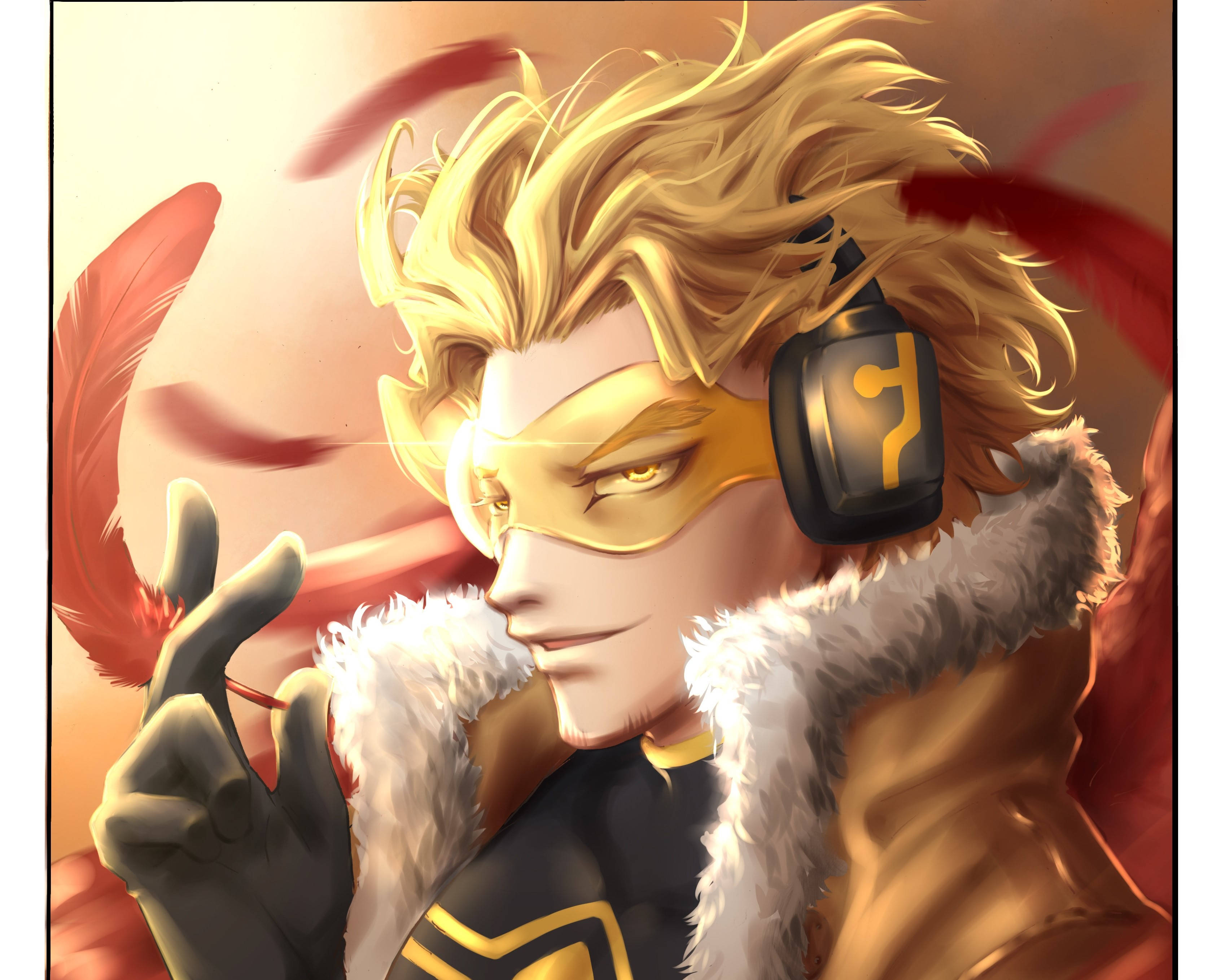 Hawks My Hero Academia 桌布 壁紙 — 一位金髮動漫英雄穿著毛領外套和黃色面具，在溫暖發光的背景前拿著一根羽毛。