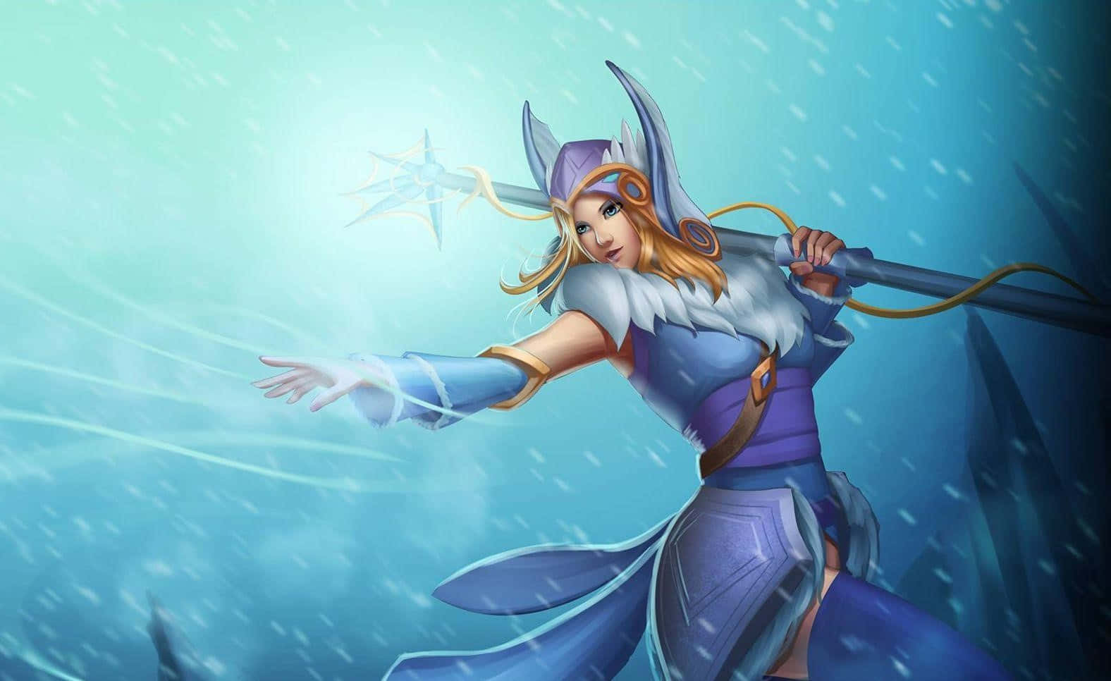 Crystal Maiden 桌布 壁紙 — 一位金髮奇幻戰士身穿藍色盔甲，在明亮的天空下揮舞著發光的長矛，雪花飄落。