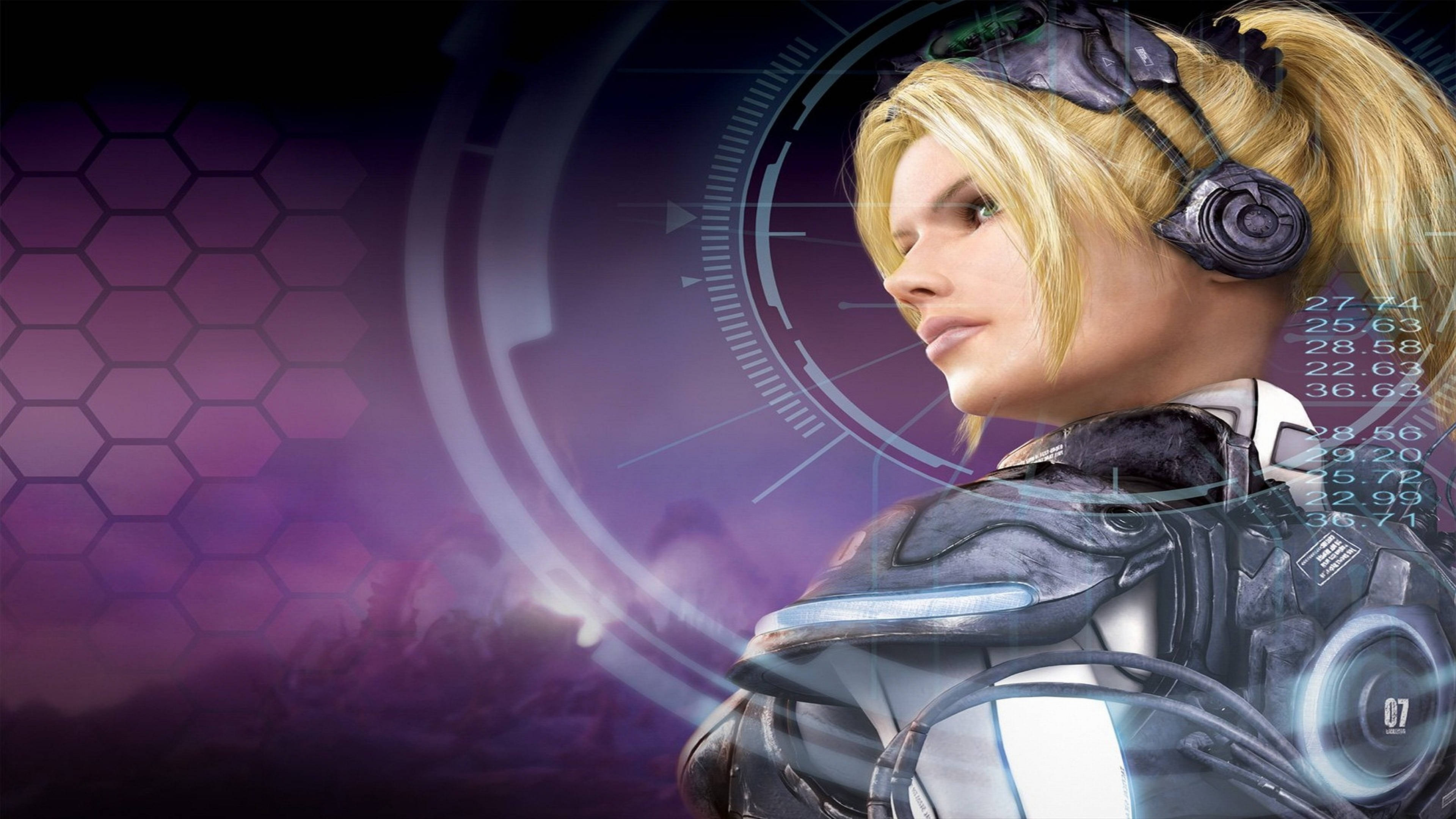Starcraft 2 桌布 壁紙 — 一位金髮女兵穿著未來裝甲，帶有發光HUD元素，背景為紫色六邊形。