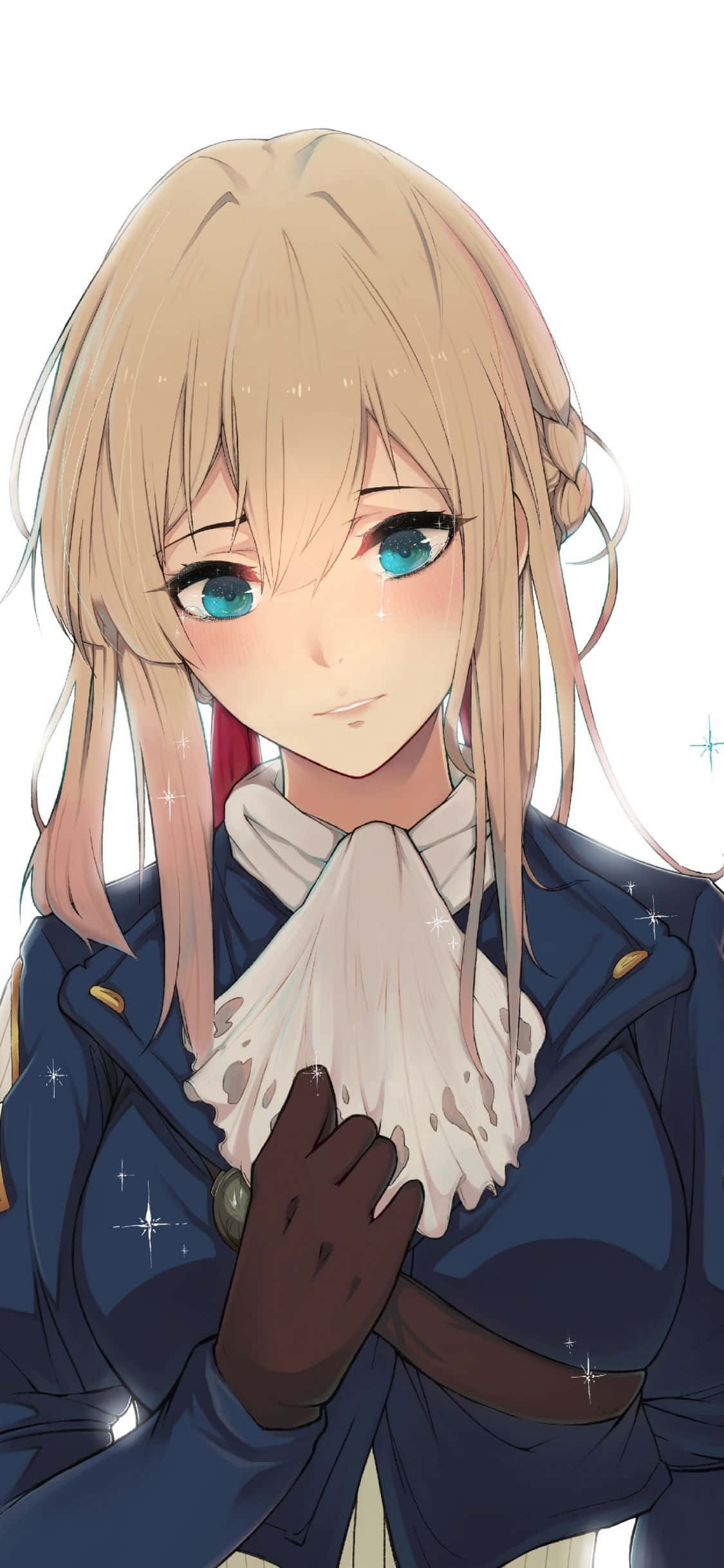 Violet Evergarden iPhone 桌布 壁紙 — 一位金髮藍眼的動漫女孩穿著深藍色制服，在明亮的背景前拿著一條白色圍巾。