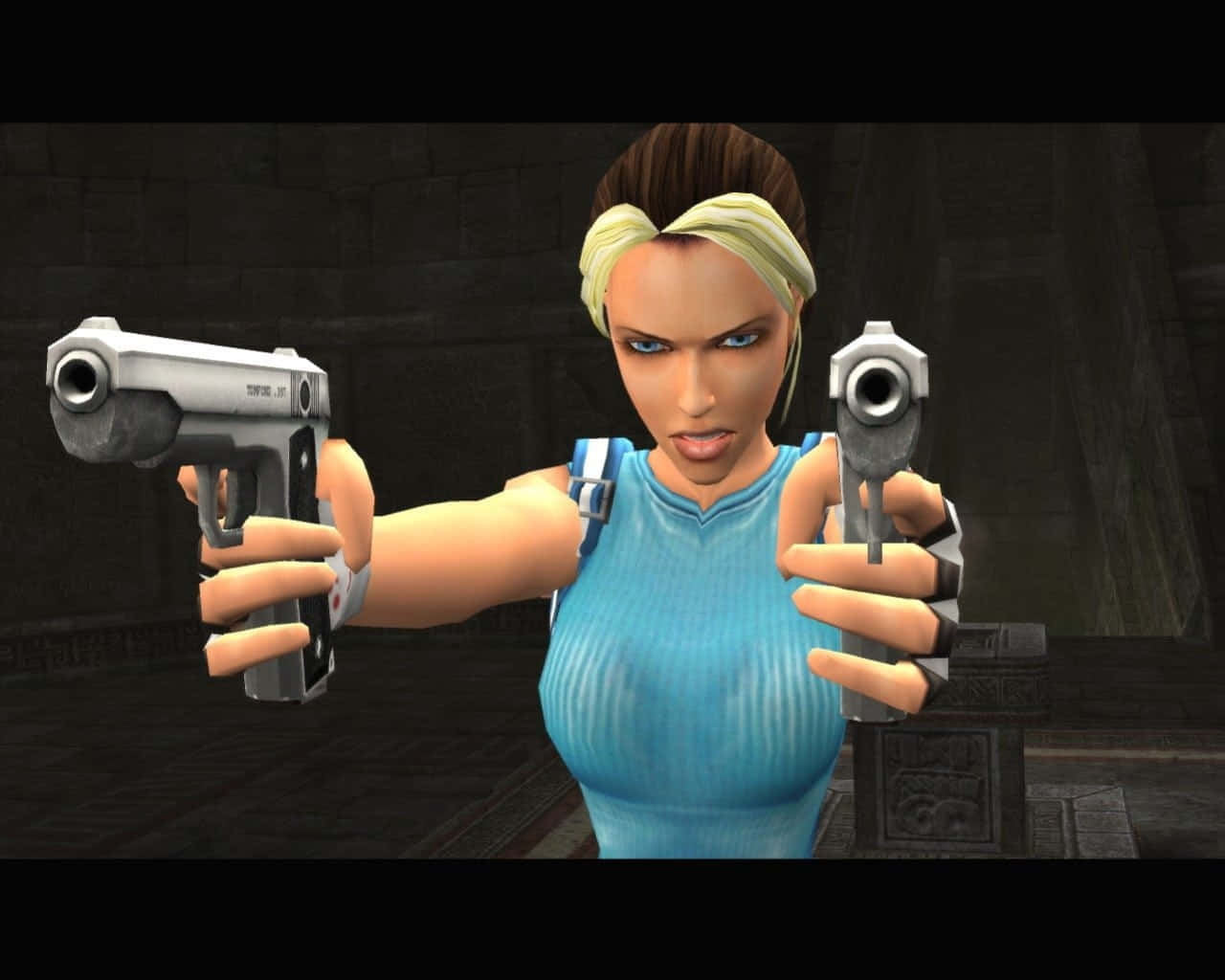 Gaming Mods 桌布 壁紙 — 一位金髮藍眼的女性電子遊戲角色在黑暗的石頭走廊中，用兩把手槍直接瞄準觀眾。