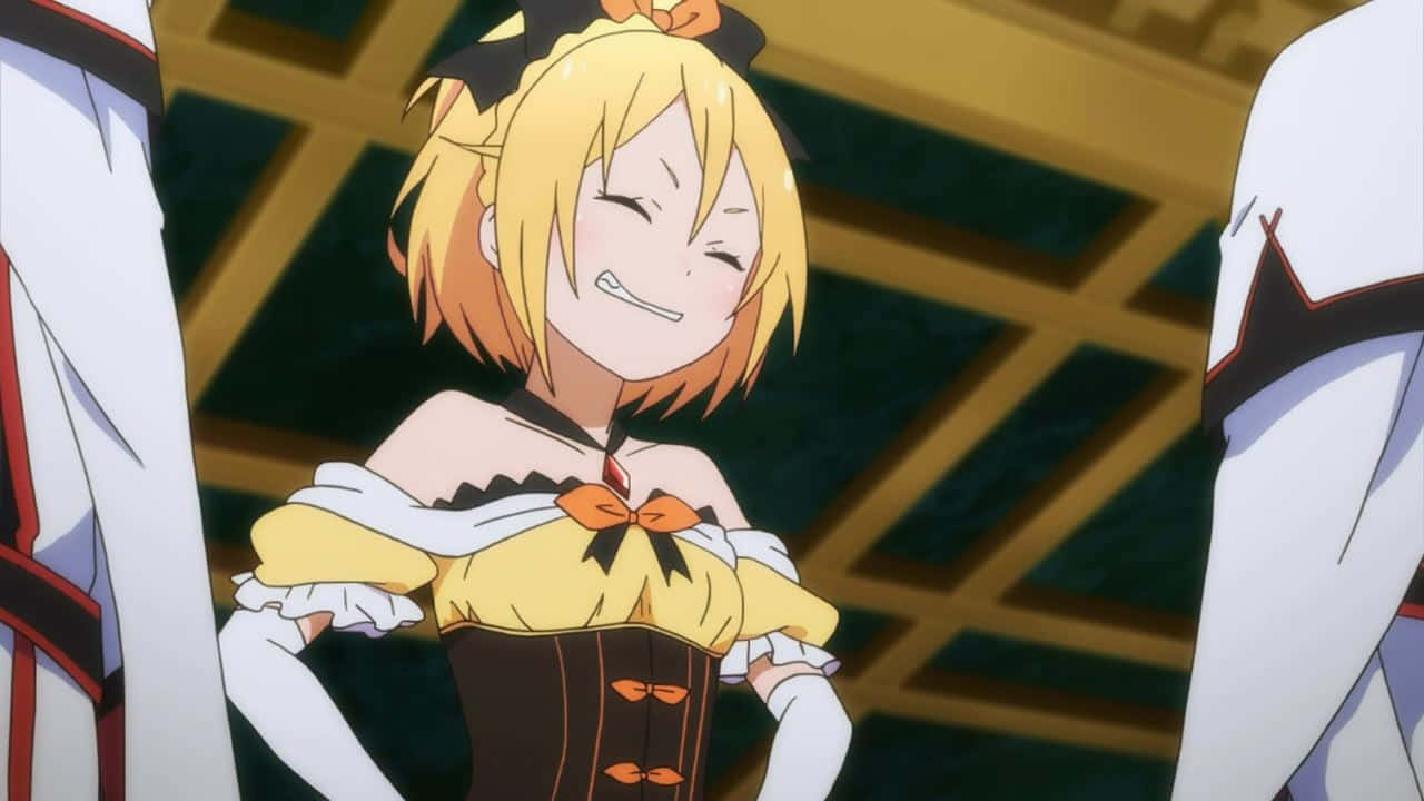 Re Zero Felt 桌布 壁紙 — 一位金髮黃蝴蝶結的開朗動畫女孩穿著正式服裝咧嘴大笑。