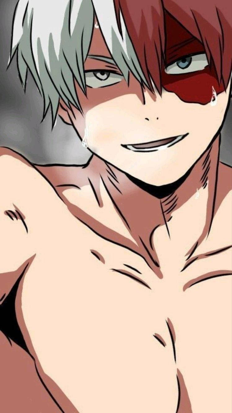 Crazy Anime Boy 桌布 壁紙 — 一位銀髮、戴紅色眼罩的赤裸上身動漫男性，在灰色背景前自信地微笑。