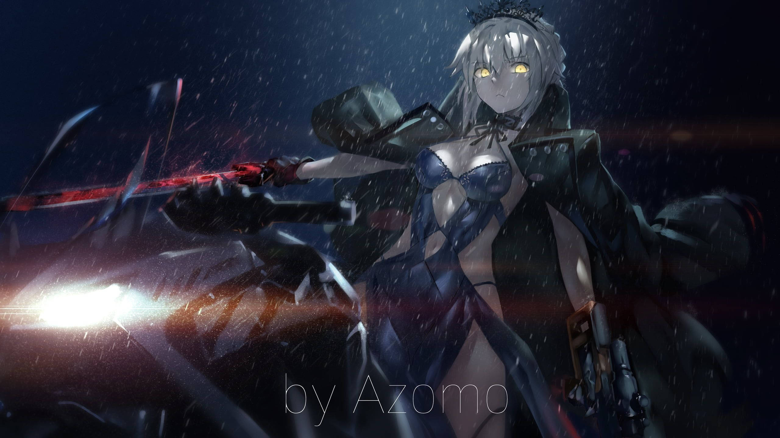 Fate Grand Order 桌布 壁紙 — 一位銀髮、黃色發光眼睛的動漫女孩在黑暗的雨夜場景中揮舞著一把發光的紅色劍。
