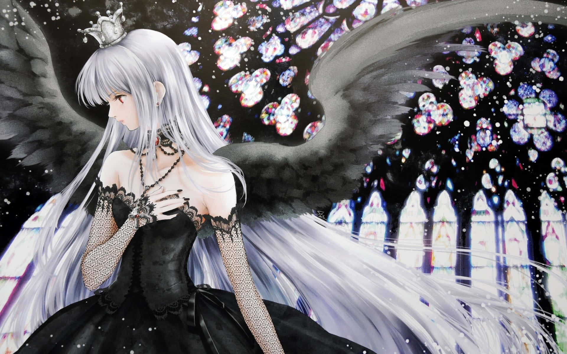 Gothic Costumes 桌布 壁紙 — 一位銀髮動漫天使身穿黑色蕾絲長袍，展開黑色翅膀，夜晚站在彩繪玻璃大教堂前。