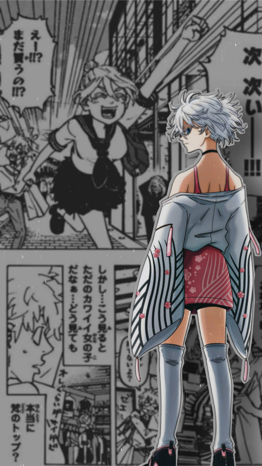  壁紙 — 一位銀髮動漫女孩穿著和服，站在一個漫畫面板前，面板上顯示一個在繁忙街景中大喊的角色。