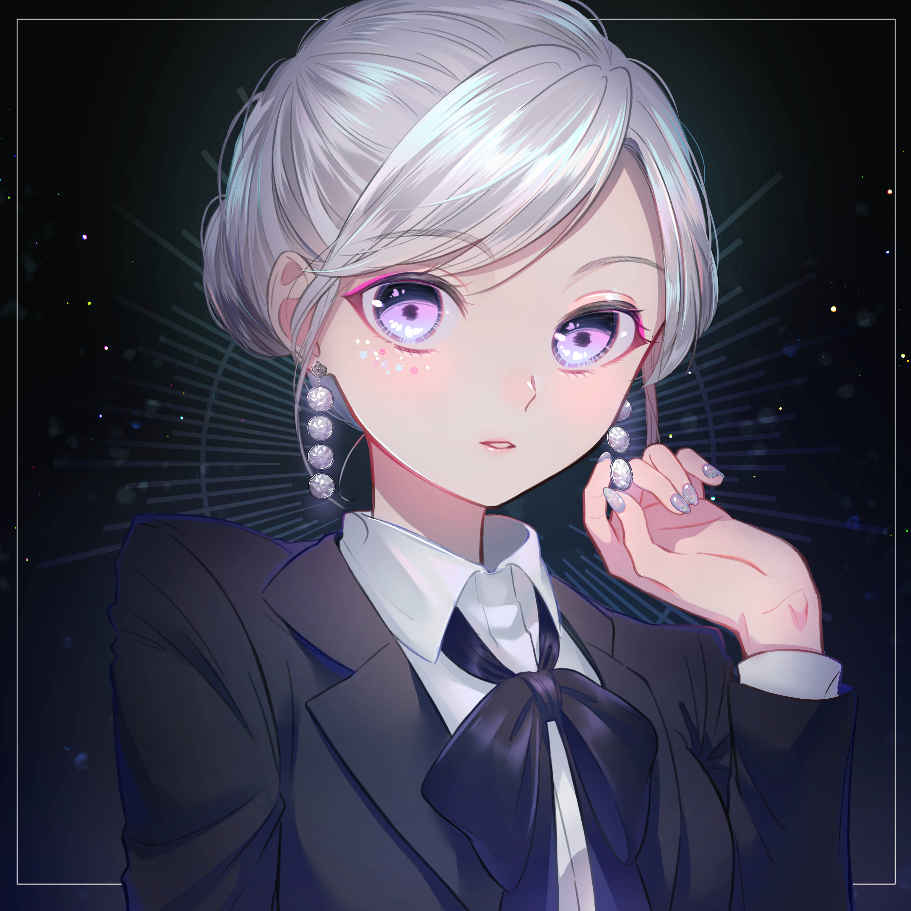 Cute Cartoon 桌布 壁紙 — 一位銀髮動漫女孩穿著深色西裝，發光的紫色眼睛溫柔地凝視著星空背景。
