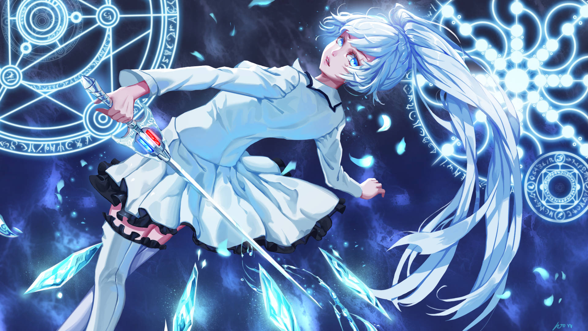 Rwby 桌布 壁紙 — 一位銀髮動漫女孩身穿白色連衣裙，在黑暗宇宙背景下，於魔法藍色符文和漂浮水晶中揮舞著發光的劍。