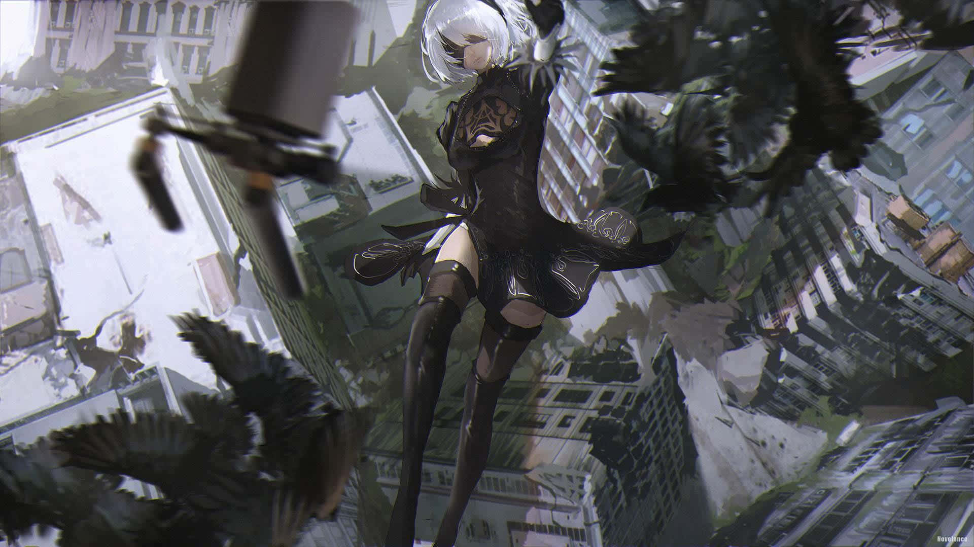 2B 桌布 壁紙 — 一位銀髮動漫女孩身穿黑色戰鬥裝備，站在墜落的碎片和烏鴉之中，背景是破碎的城市景觀。