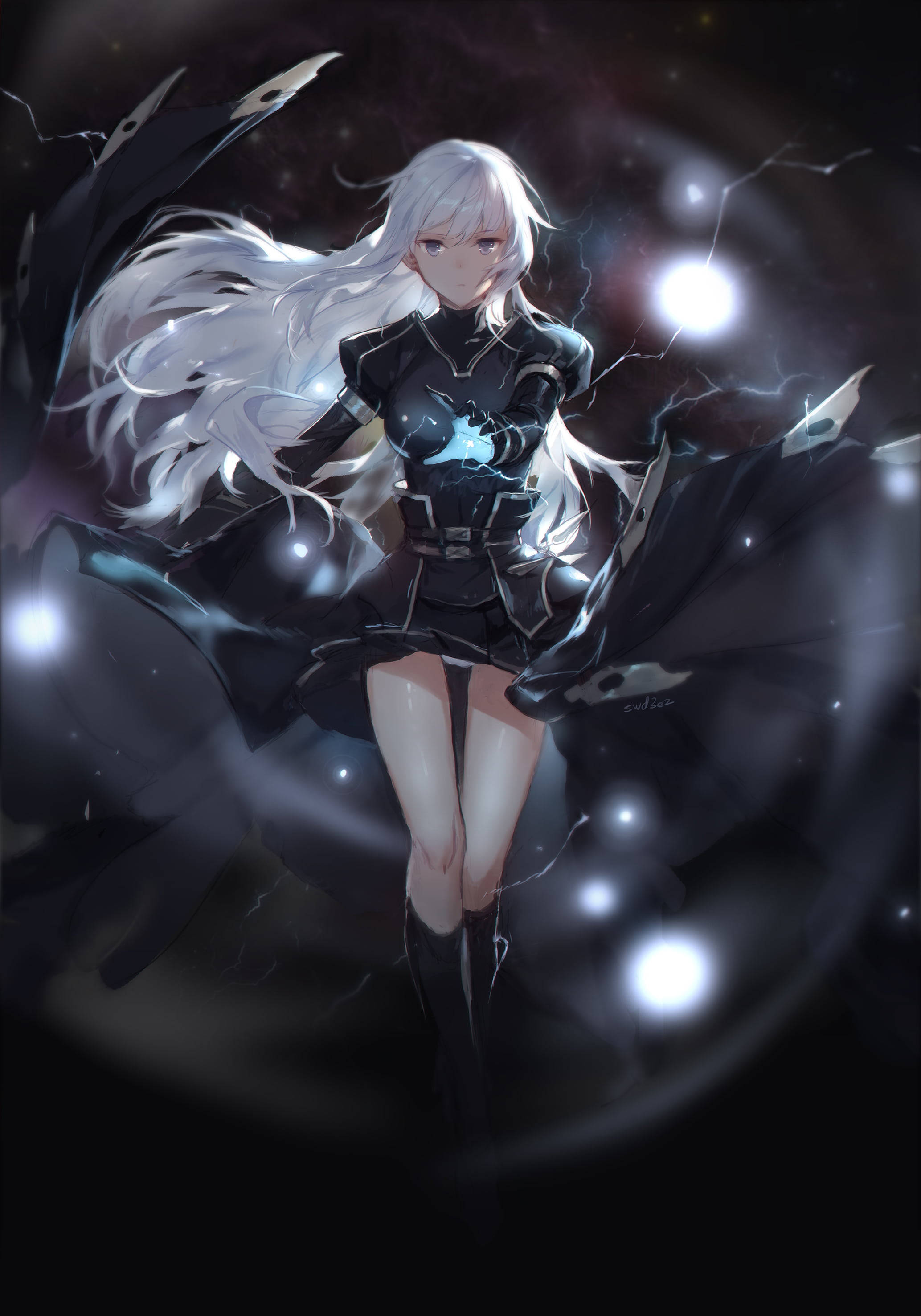 Cool Anime Girl 桌布 壁紙 — 一位銀髮動漫女孩身穿黑色盔甲，在星際虛空中漂浮於宇宙閃電和發光球體之間。
