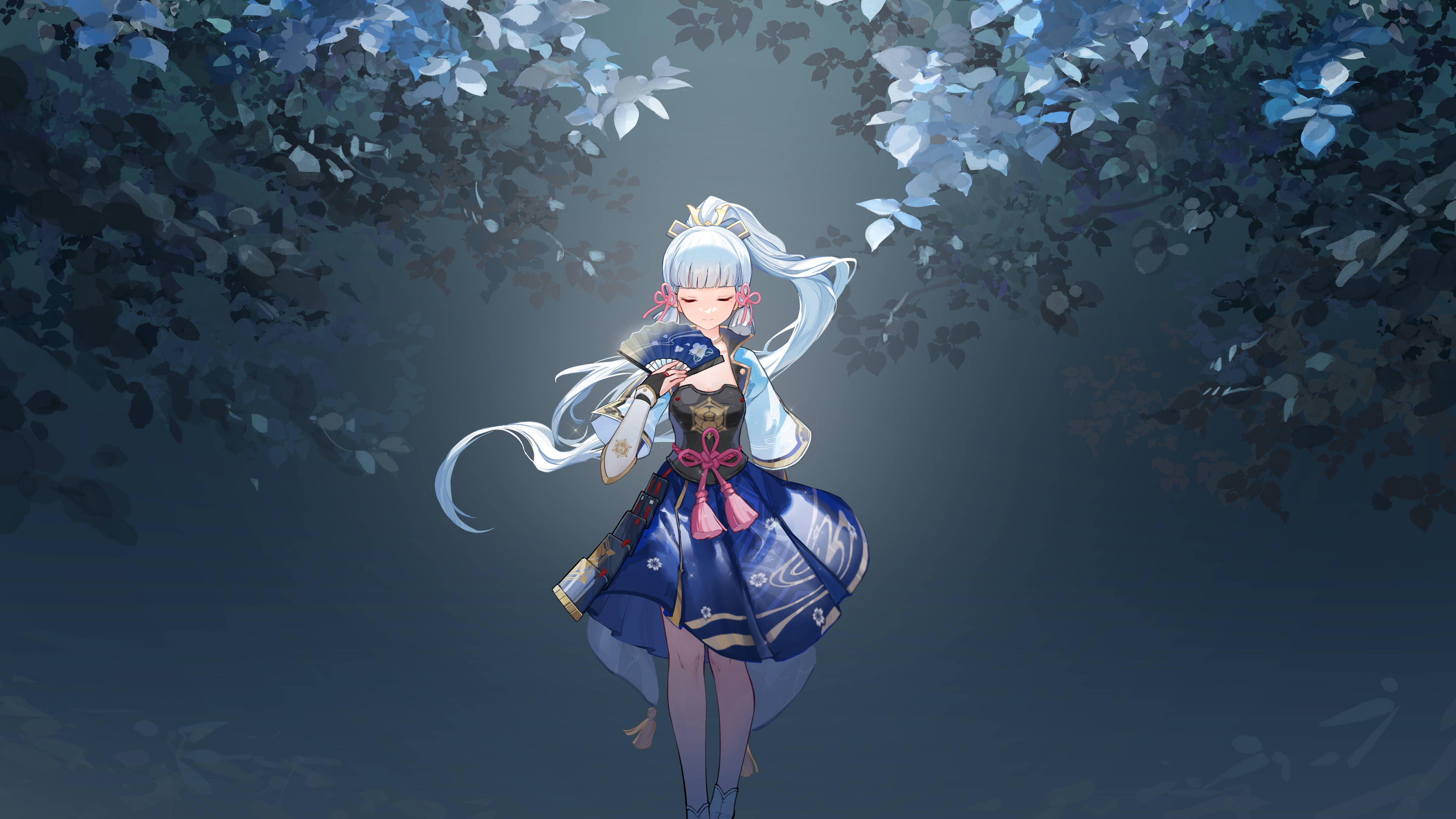 電玩遊戲 桌布 壁紙 — 一位銀髮動漫少女身穿藍色和服，站在寧靜暮色森林中發光的白色樹葉天篷下。