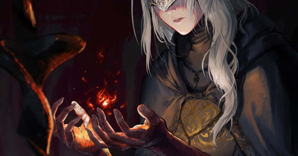 Fire Keeper 桌布 壁紙 — 一位銀髮動漫戰士身穿深色長袍，在陰暗背景下雙手輕捧著發光的餘燼。
