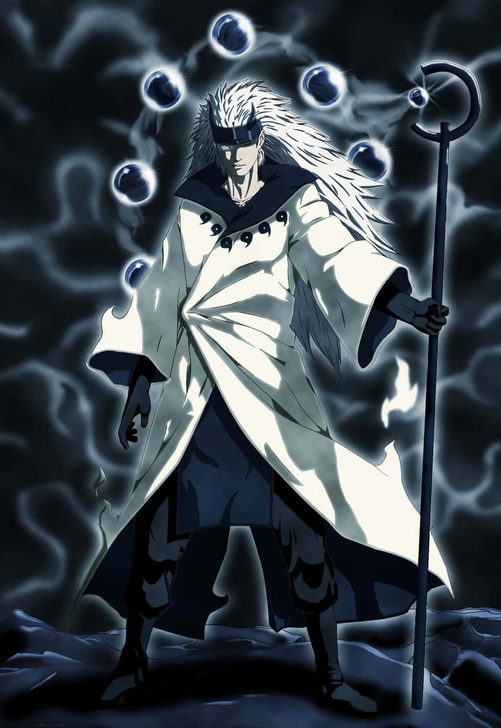 Sage Of Six Paths 桌布 壁紙 — 一位銀髮動漫戰士身穿白色長袍，在黑暗風暴背景下揮舞著被發光球體包圍的法杖。