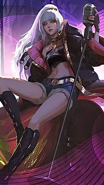 Mobile Legends 動態圖 桌布 壁紙 — 一位銀髮動漫歌手穿著前衛服裝，手持復古麥克風，背景是充滿活力的紫色霓虹舞台。