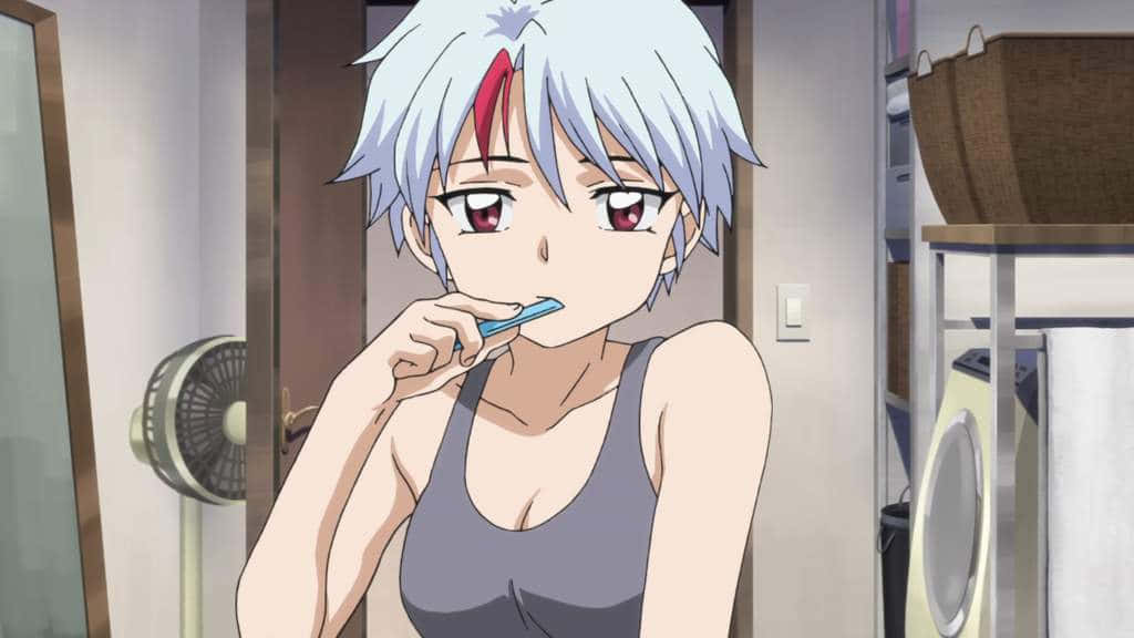Towa Higurashi 桌布 壁紙 — 一位銀髮帶紅色挑染的動漫女孩在現代浴室裡刷牙，浴室裡有立扇和洗衣機。