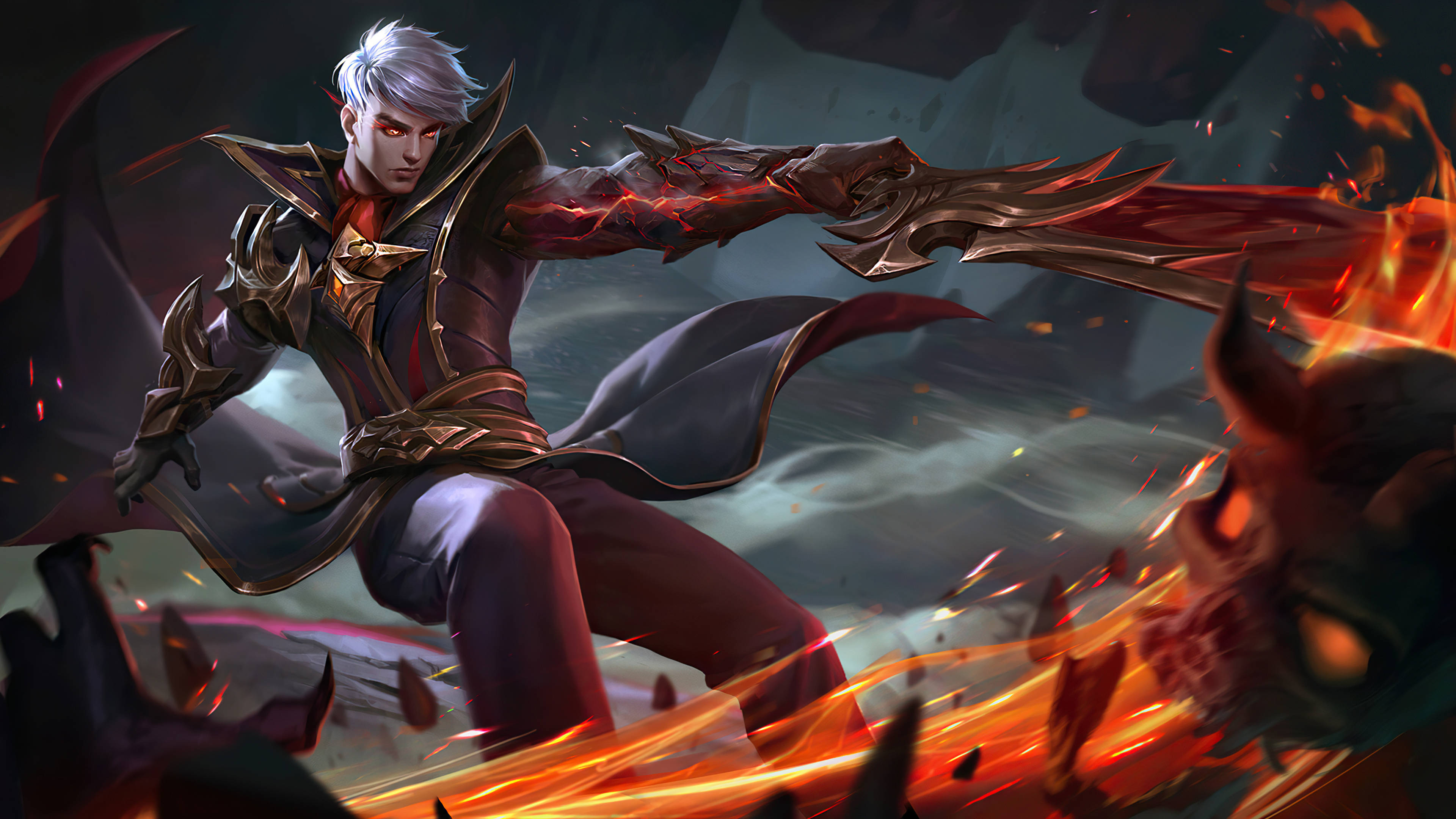 Mobile Legends 動態圖 桌布 壁紙 — 一位銀髮戰士身穿華麗的暗色盔甲，用火焰劍斬向惡魔敵人，在熾熱的戰鬥場景中。