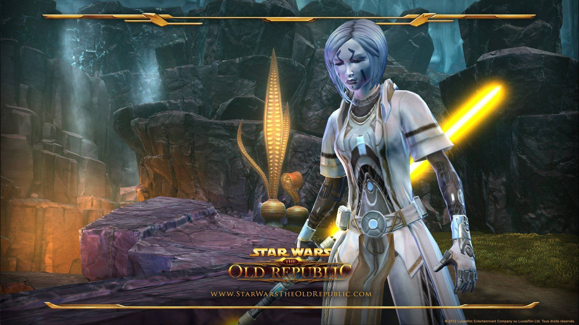 Swtor 桌布 壁紙 — 一位銀髮絕地武士在黑暗洞穴般的廢墟中揮舞著發光的黃色光劍。
