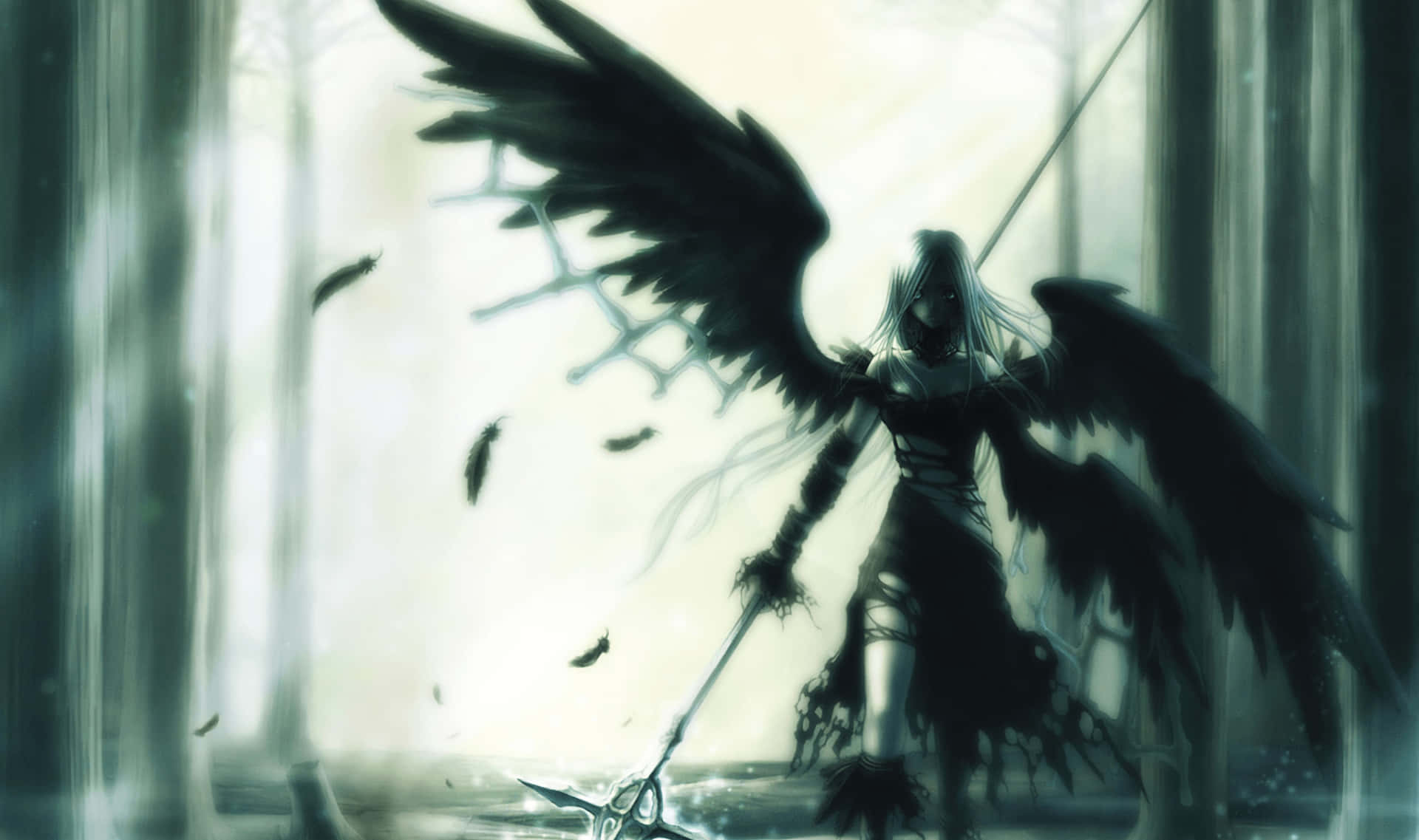 Angel Wings 桌布 壁紙 — 一位長白髮、暗黑翅膀的天使戰士，在迷霧森林中揮舞長矛，羽毛飄落。