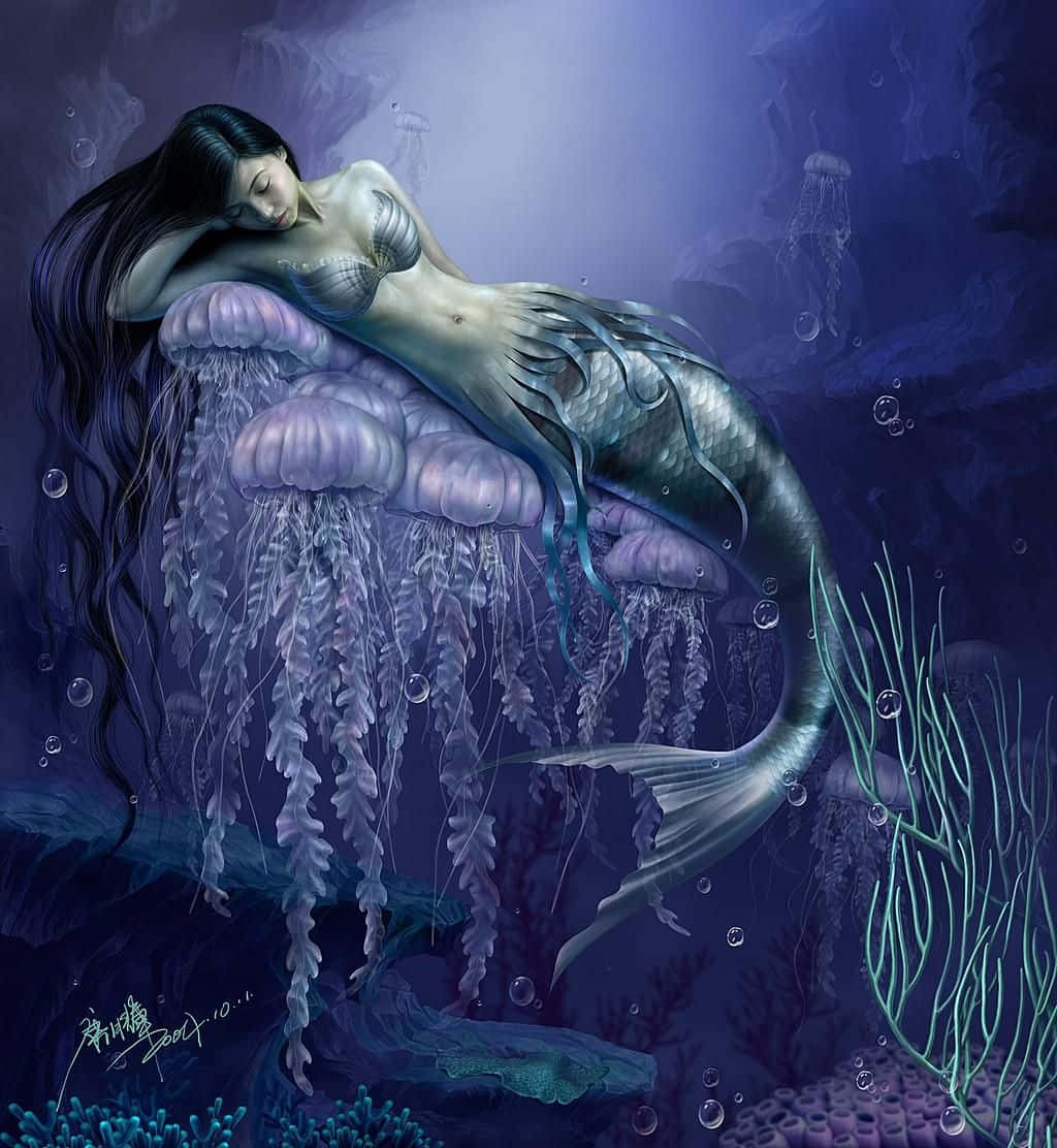 Mermaids 桌布 壁紙 — 一位長著深色長髮的寧靜美人魚，在深藍色海底世界中，躺在發光的紫色水母上休息。
