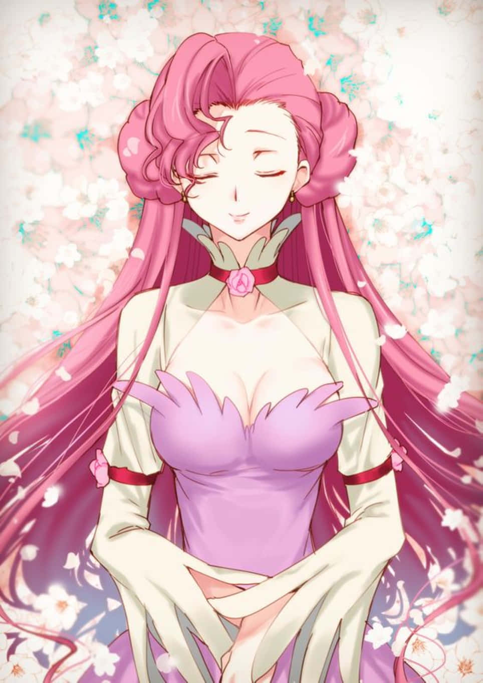Euphemia Li Britannia 桌布 壁紙 — 一位長著粉紅色長髮、閉著眼睛的寧靜動漫女孩，在柔和的粉紅色櫻花背景下溫柔地微笑。