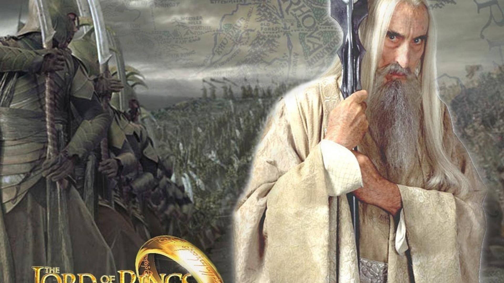 Warrior 桌布 壁紙 — 一位長著長長白鬍鬚的年長巫師手持法杖，身後有身穿盔甲的士兵在戰場背景下準備就緒。