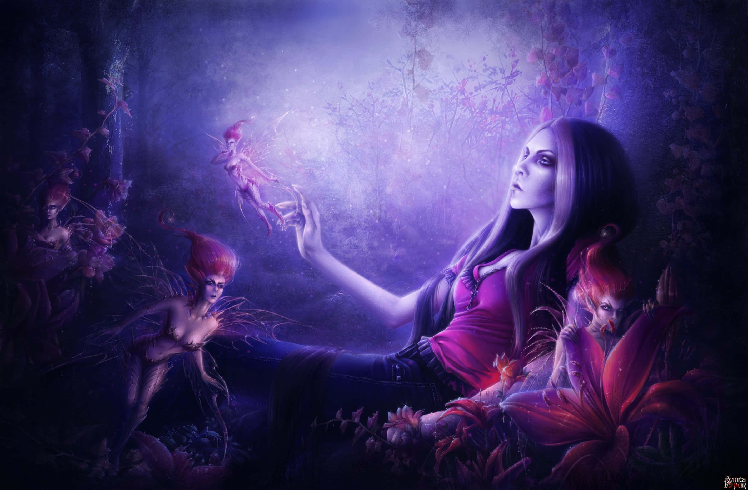 Evil Fairy 桌布 壁紙 — 一位長髮的神秘女子坐在發光的紫色森林中，周圍環繞著仙女和發光的花朵。
