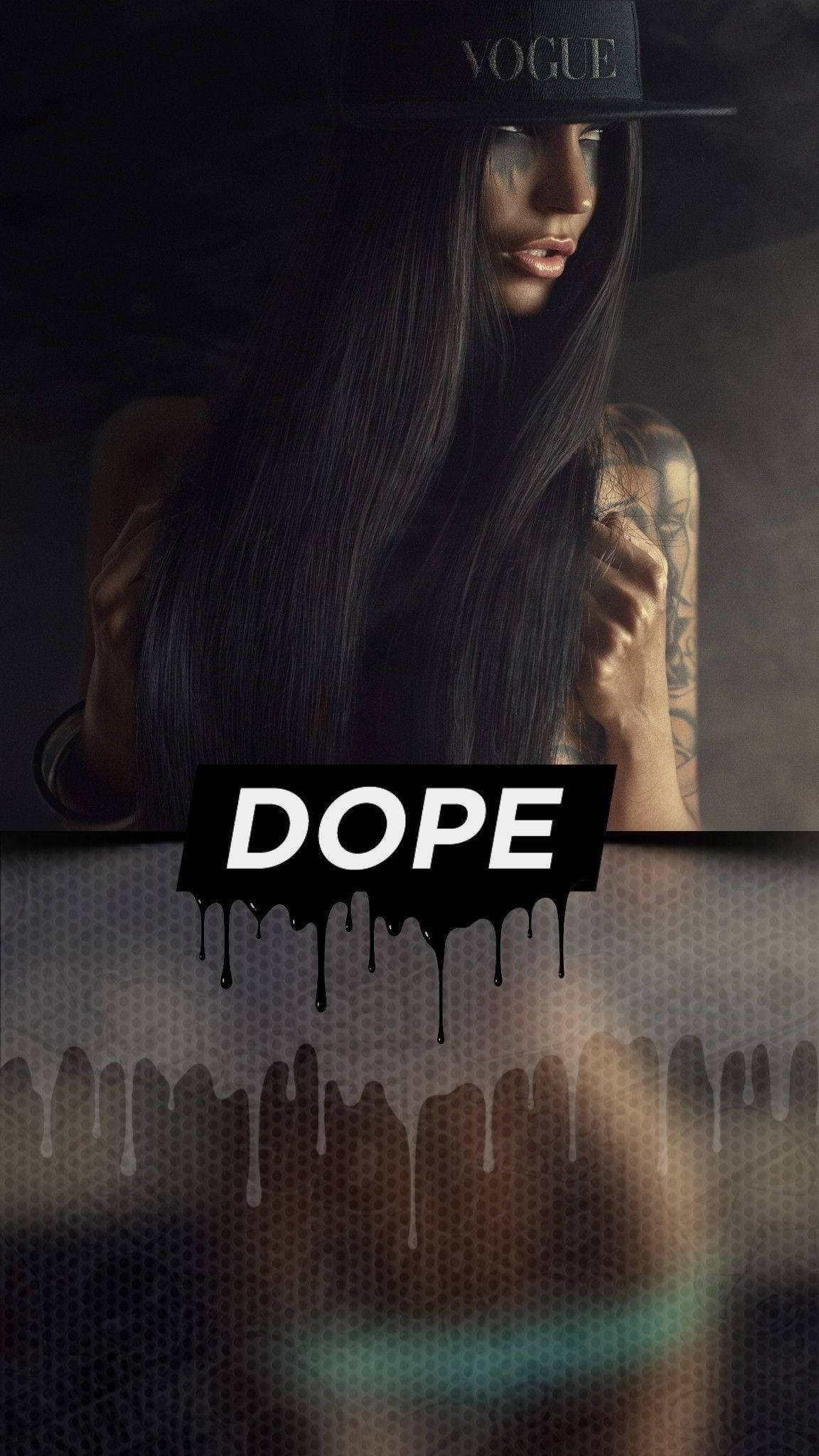 Cool Dope 桌布 壁紙 — 一位長黑髮女子戴著Vogue帽子，側視著煙霧瀰漫的黑暗背景，下方滴著「DOPE」字樣。