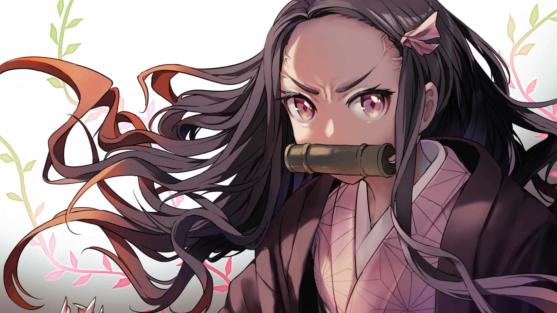 Nezuko Kamado 桌布 壁紙 — 一位長黑髮粉紅眼睛的動漫女孩緊握著竹管，猛烈的風吹動她的頭髮，櫻花在她周圍旋轉。