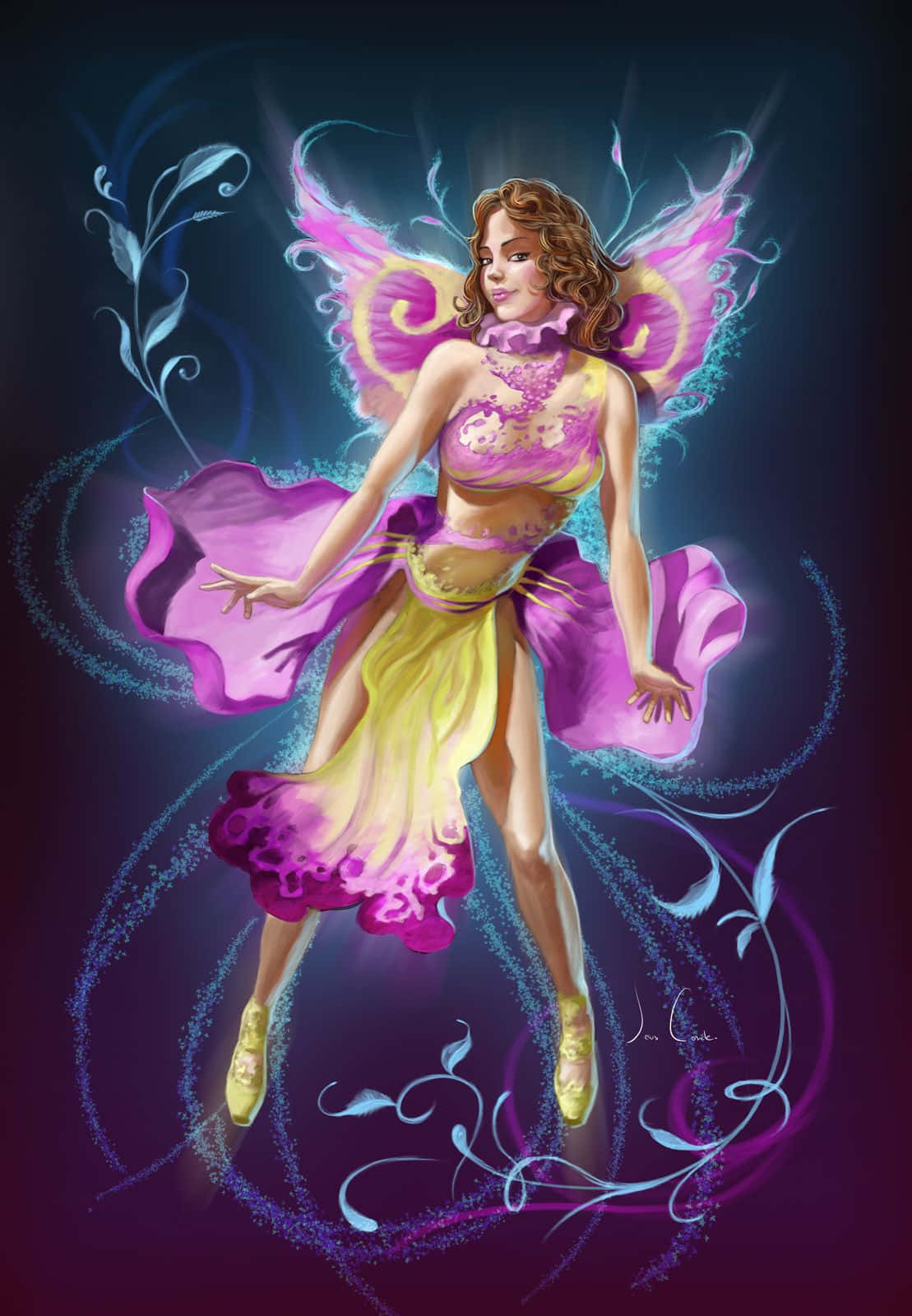 Cute Fairy 桌布 壁紙 — 一位閃耀的仙女，擁有紫色和黃色的翅膀和飄逸的長袍，在黑暗神秘背景中閃爍的藍色漩渦中漂浮。