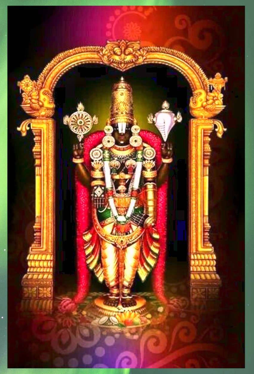 Venkateswara 桌布 壁紙 — 一位閃耀的金色神祇，飾有精緻珠寶和紅色布料，莊嚴地矗立在華麗的金色拱門內，背景是充滿活力的漸變色。