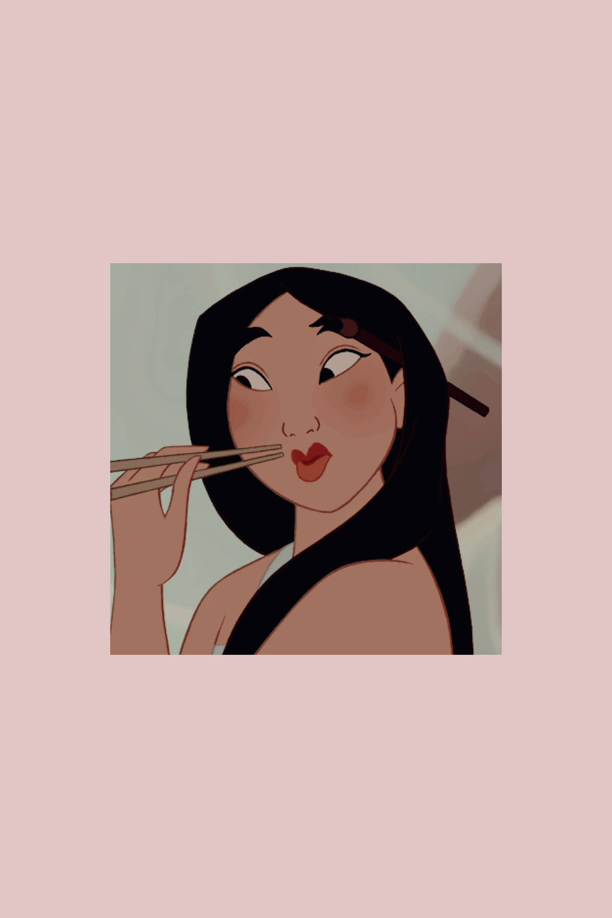 迪士尼 桌布 壁紙 — 一位開心的動畫女性，長長的黑髮，在柔和的粉紅色背景前將筷子放在唇邊。