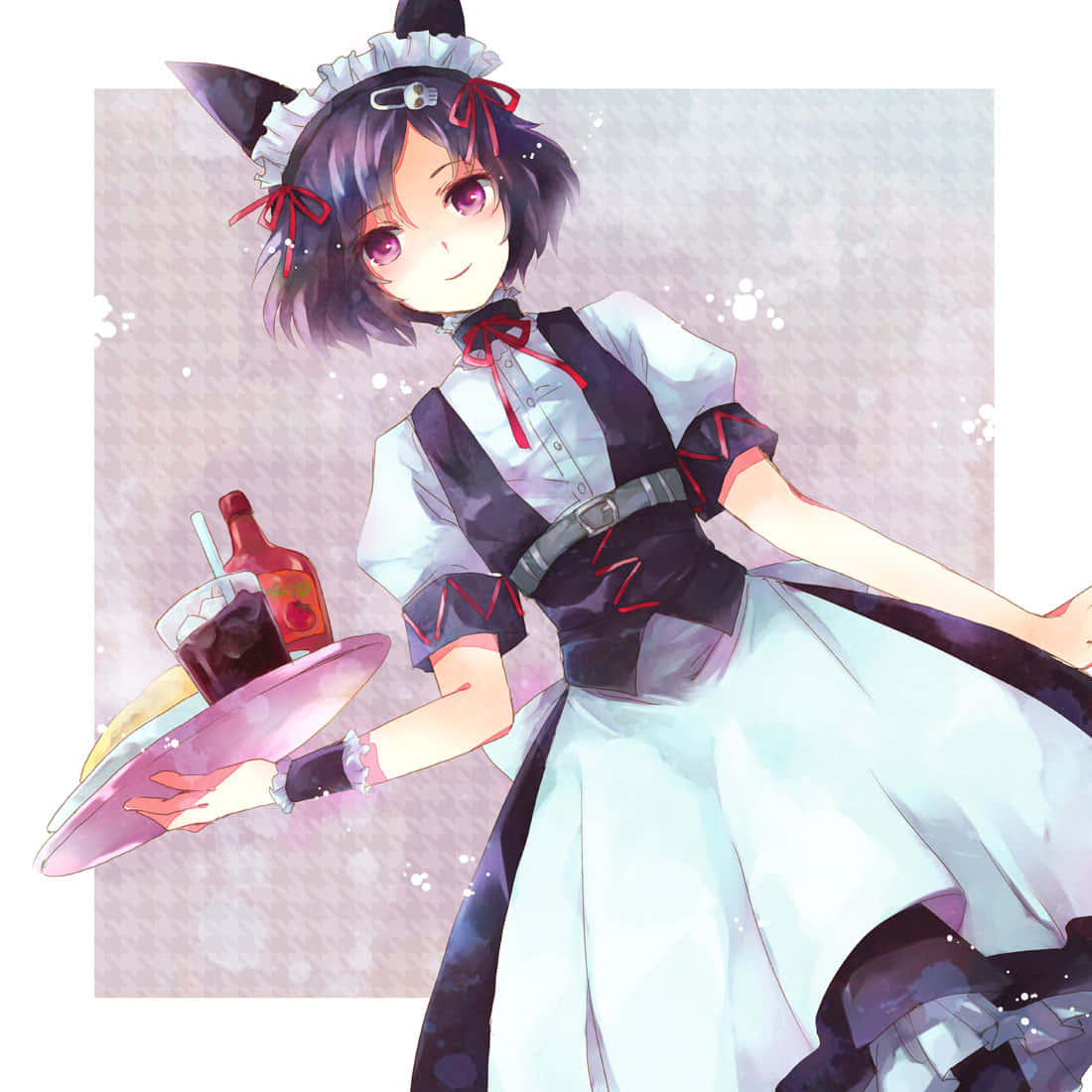 Ruka Urushibara 桌布 壁紙 — 一位開朗的動漫女僕，擁有貓耳和紫色眼睛，在柔軟的粉紅色紋理背景前，用粉紅色托盤提供飲料。