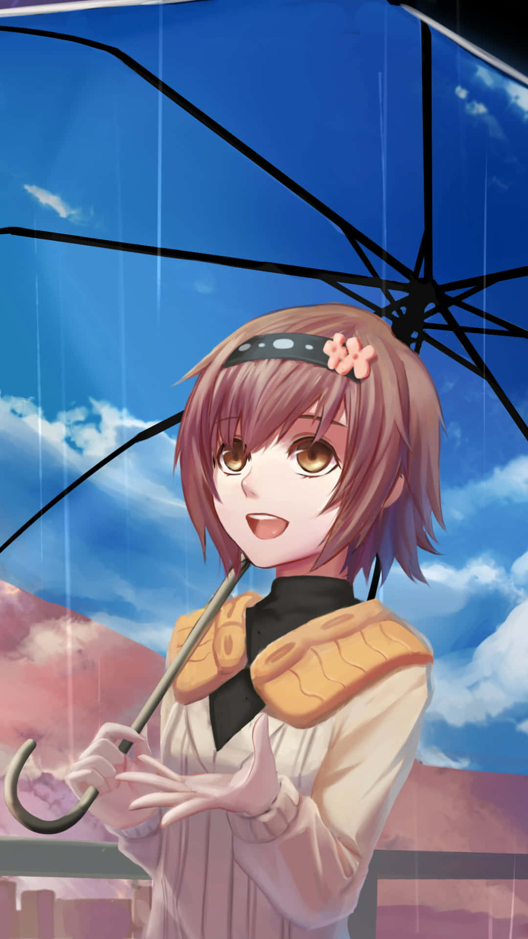 Hinami Fueguchi 桌布 壁紙 — 一位開朗的動漫女孩，棕色頭髮，戴著花朵髮帶，在藍天白雲和細雨中撐著黑色雨傘微笑。