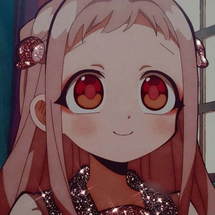Aesthetic Anime Profile 桌布 壁紙 — 一位開朗的動漫女孩，粉紅色頭髮和閃閃發光的紅色眼睛，穿著閃亮服裝溫暖地微笑。