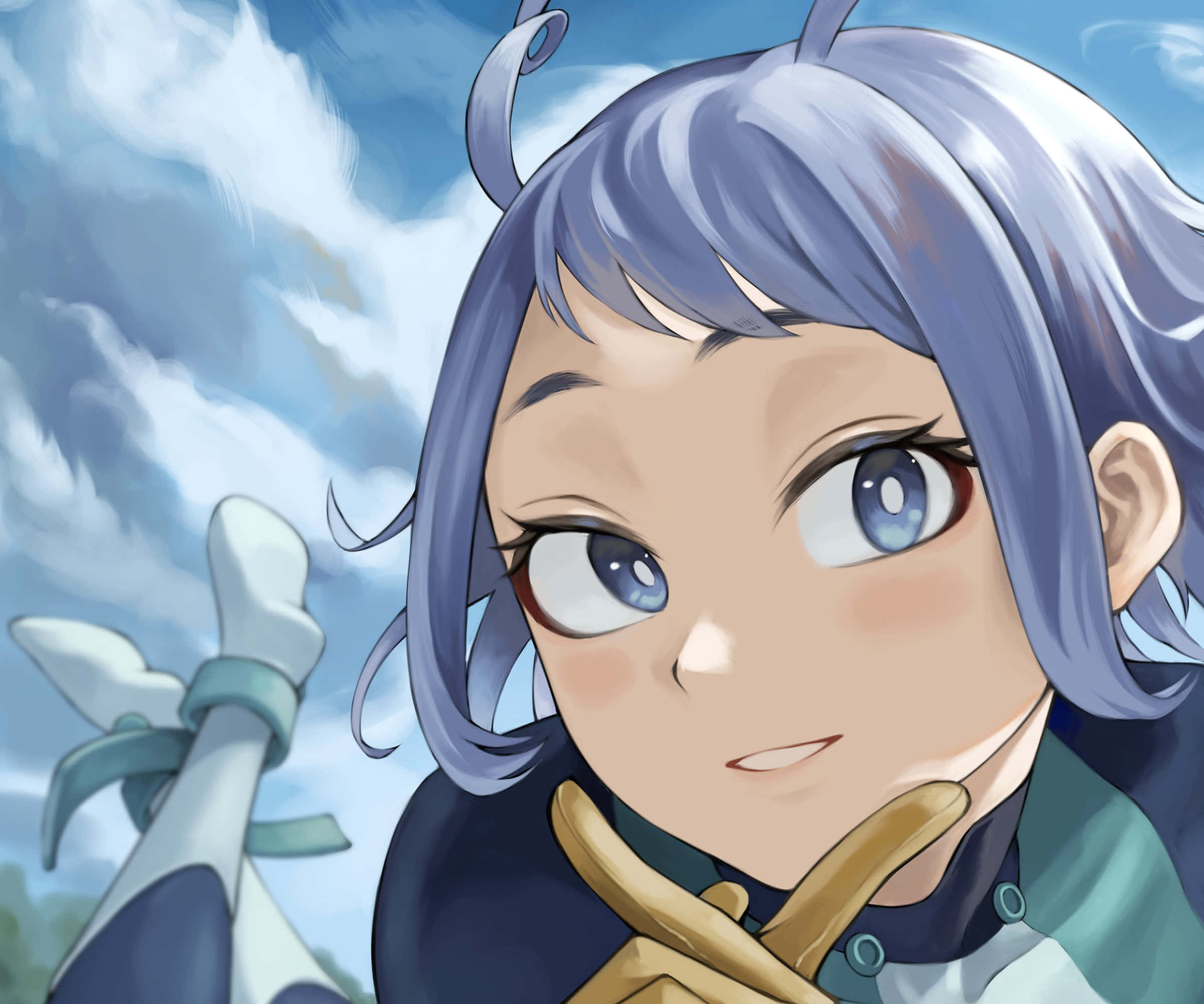 Nejire Hado 桌布 壁紙 — 一位開朗的動漫女孩，銀色頭髮和藍色眼睛，在陰天背景下微笑著手持劍。